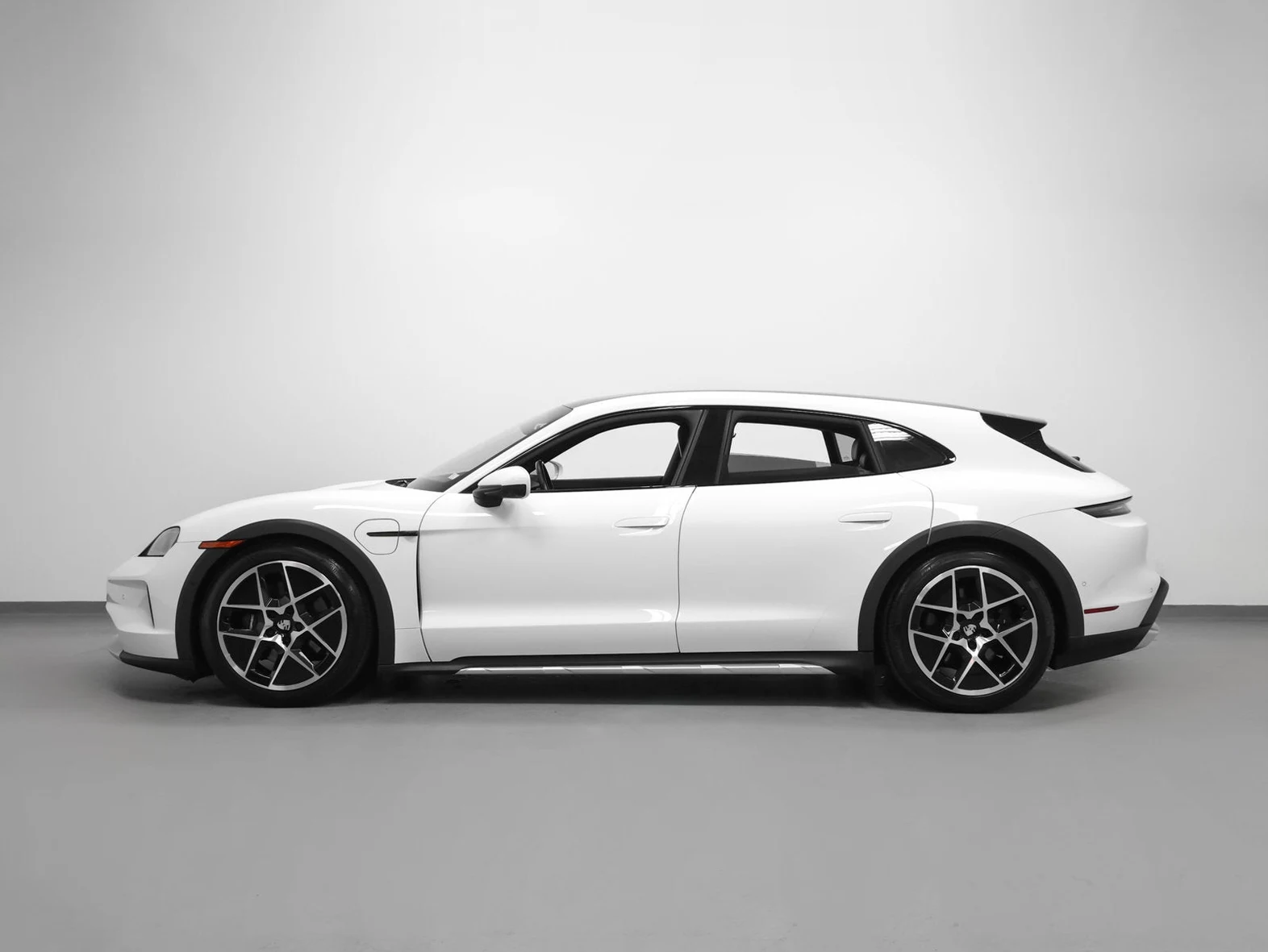 2025 Porsche Taycan 4 Cross Turismo (2025 Update), 2/20
