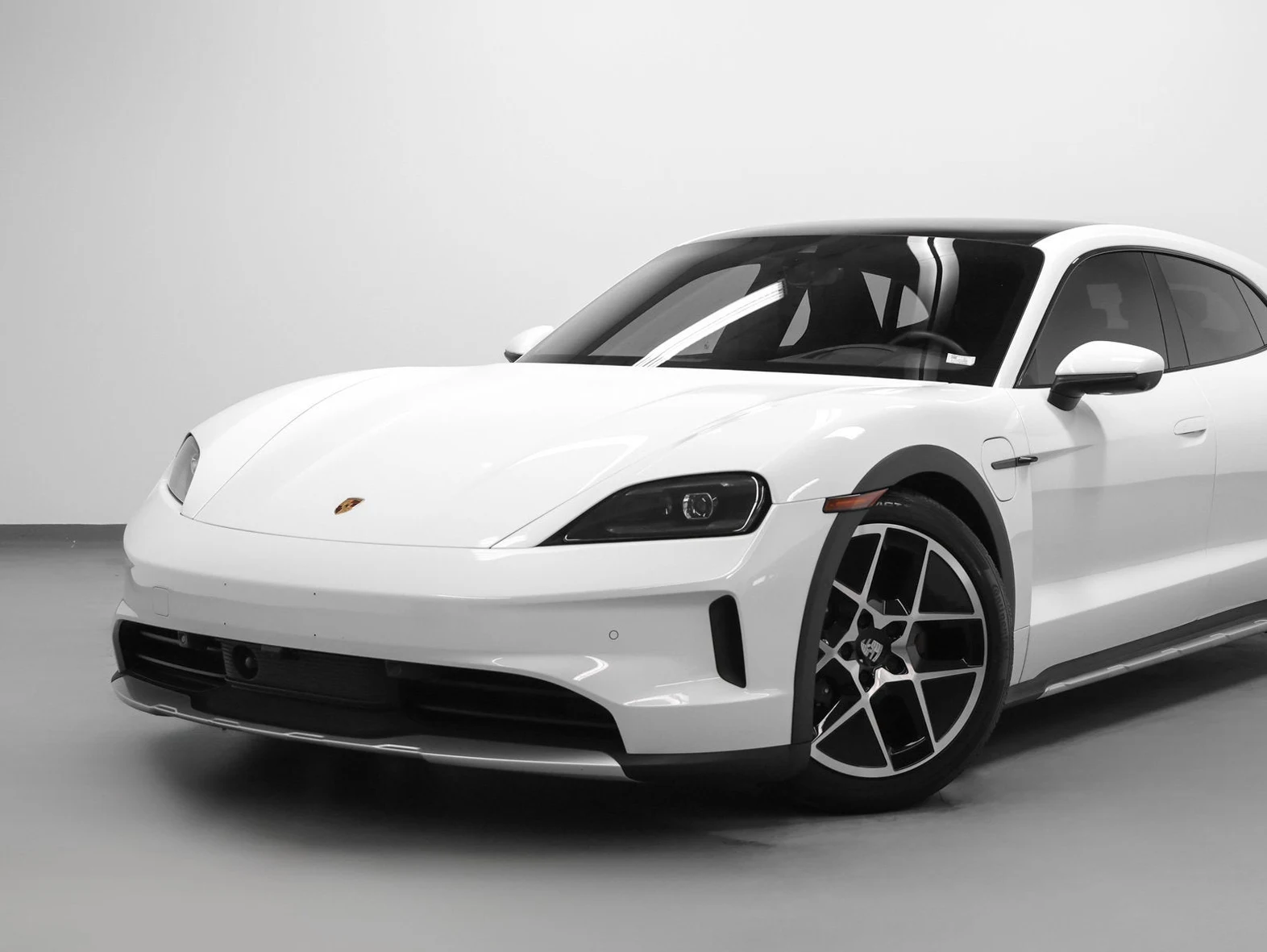 2025 Porsche Taycan 4 Cross Turismo (2025 Update), 6/20