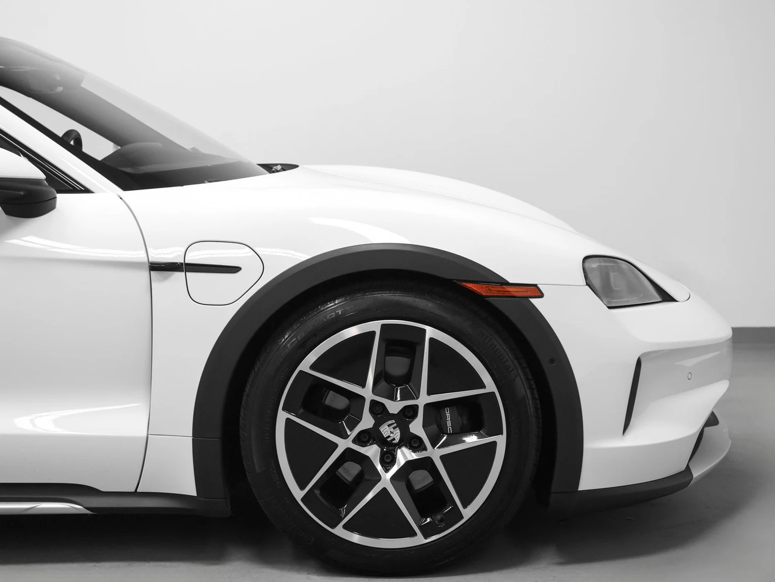 2025 Porsche Taycan 4 Cross Turismo (2025 Update), 13/20