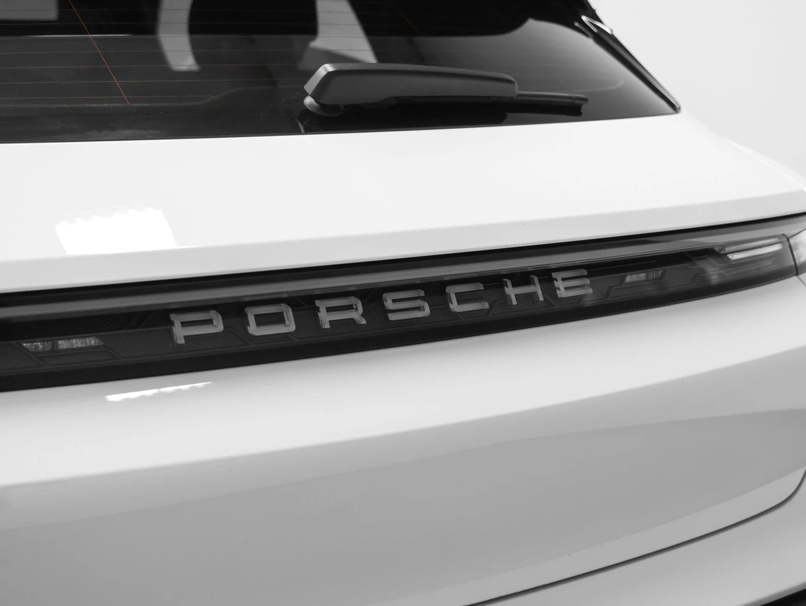 2025 Porsche Taycan 4 Cross Turismo (2025 Update), 17/20