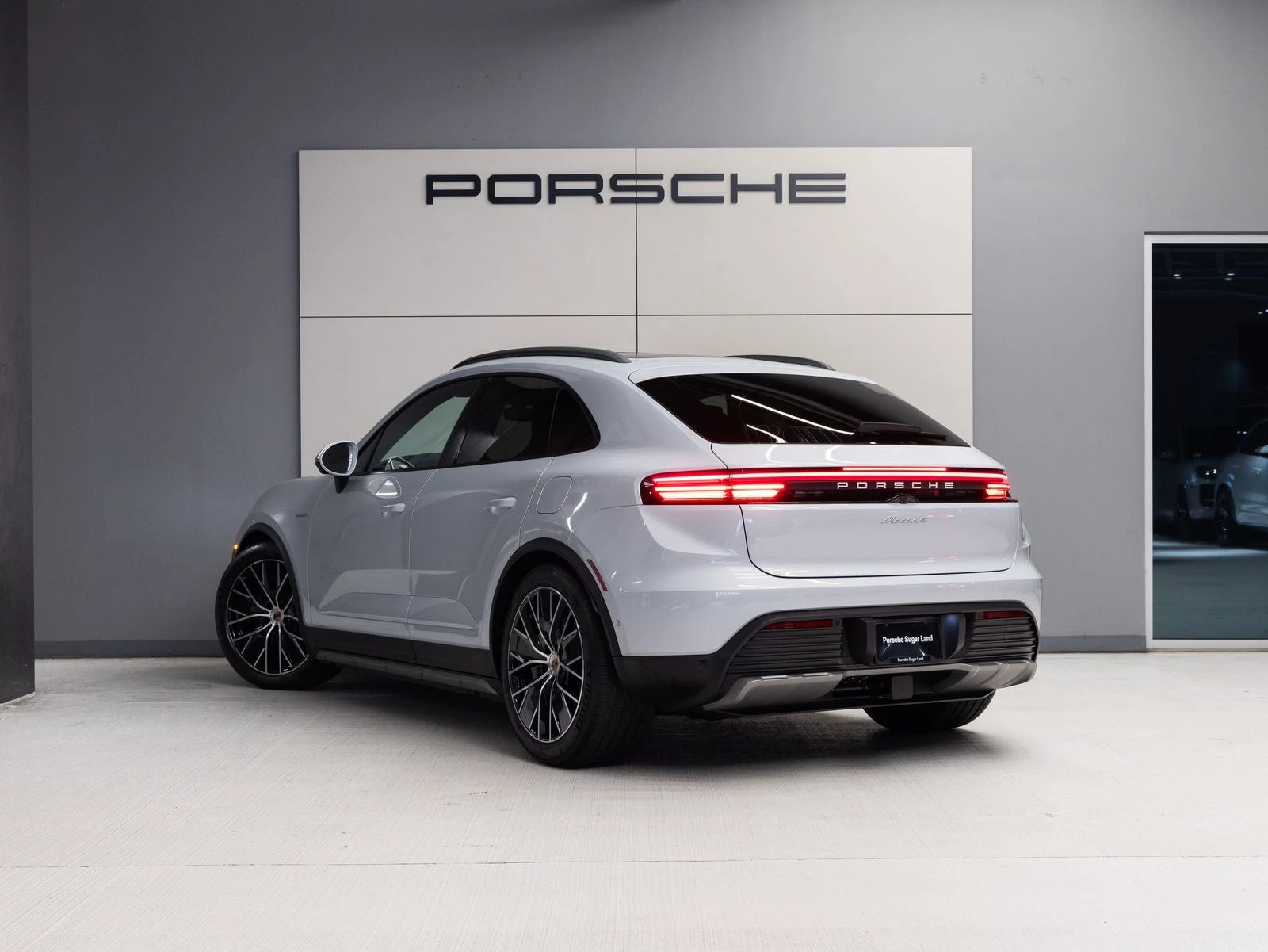2026 Porsche Macan 4 Electric (XAB), 3/20