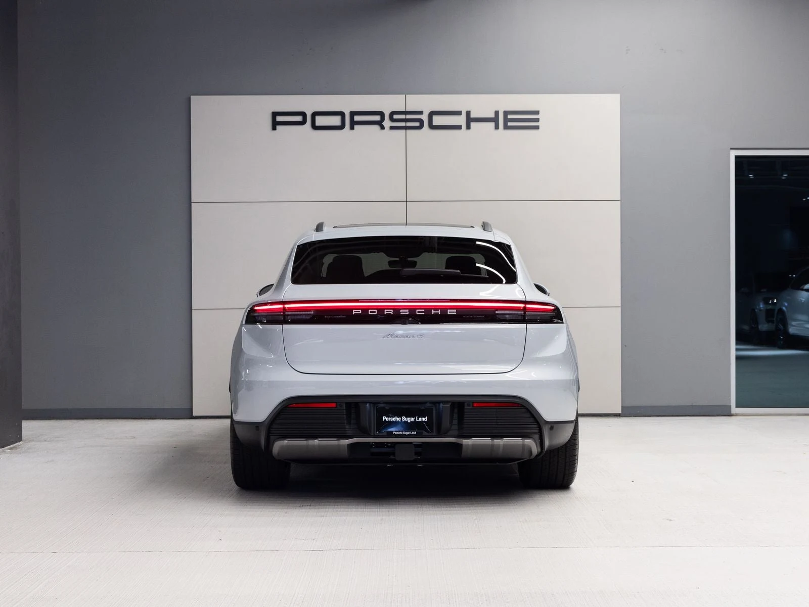 2026 Porsche Macan 4 Electric (XAB), 6/20