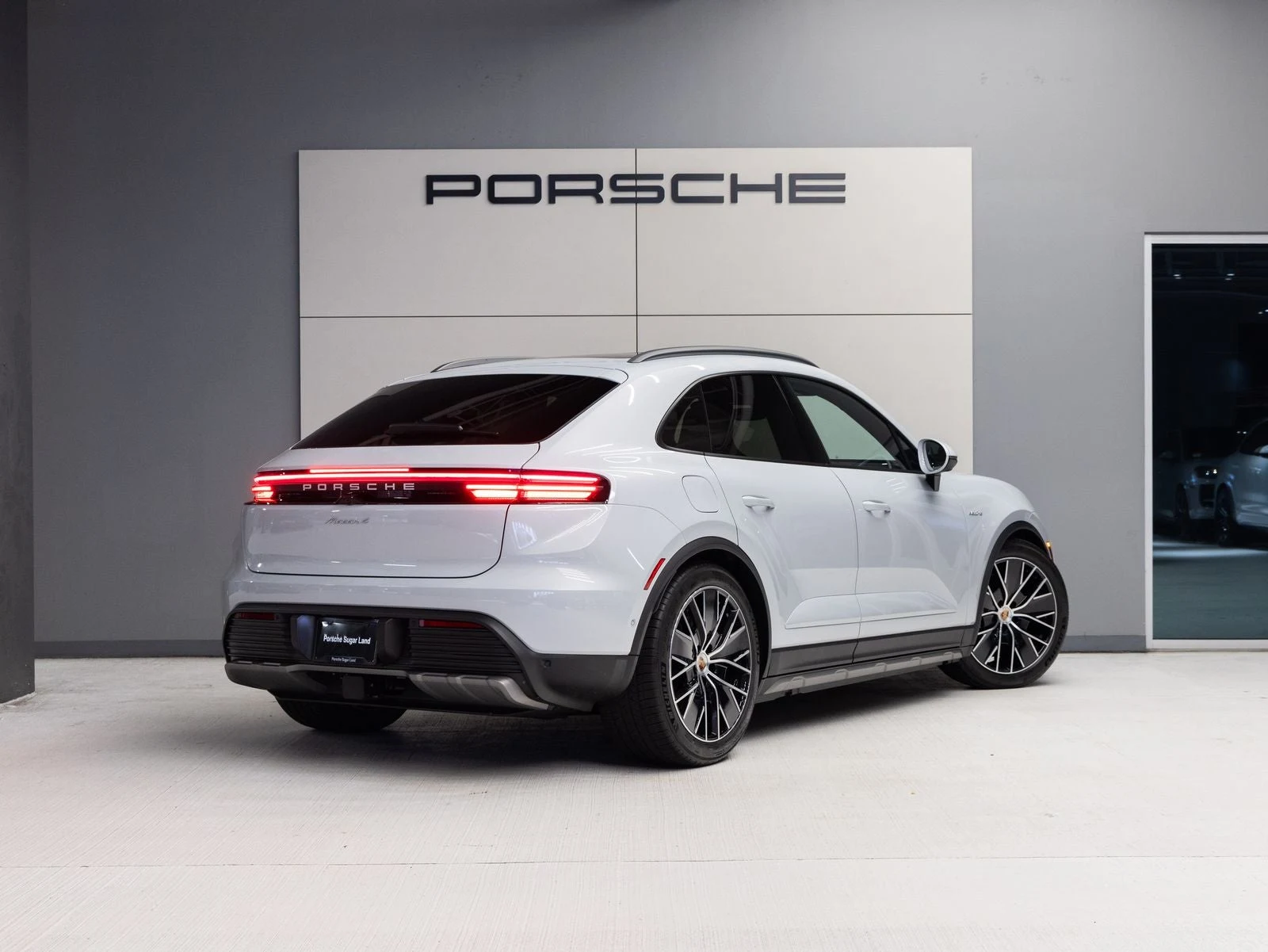 2026 Porsche Macan 4 Electric (XAB), 7/20