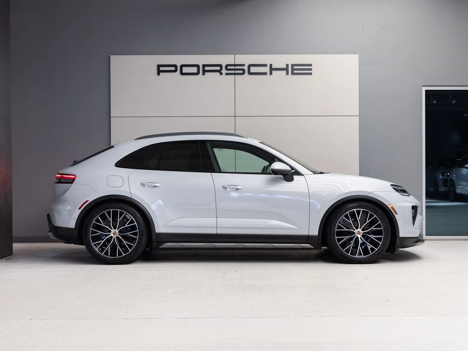 2026 Porsche Macan 4 Electric (XAB), 8/20