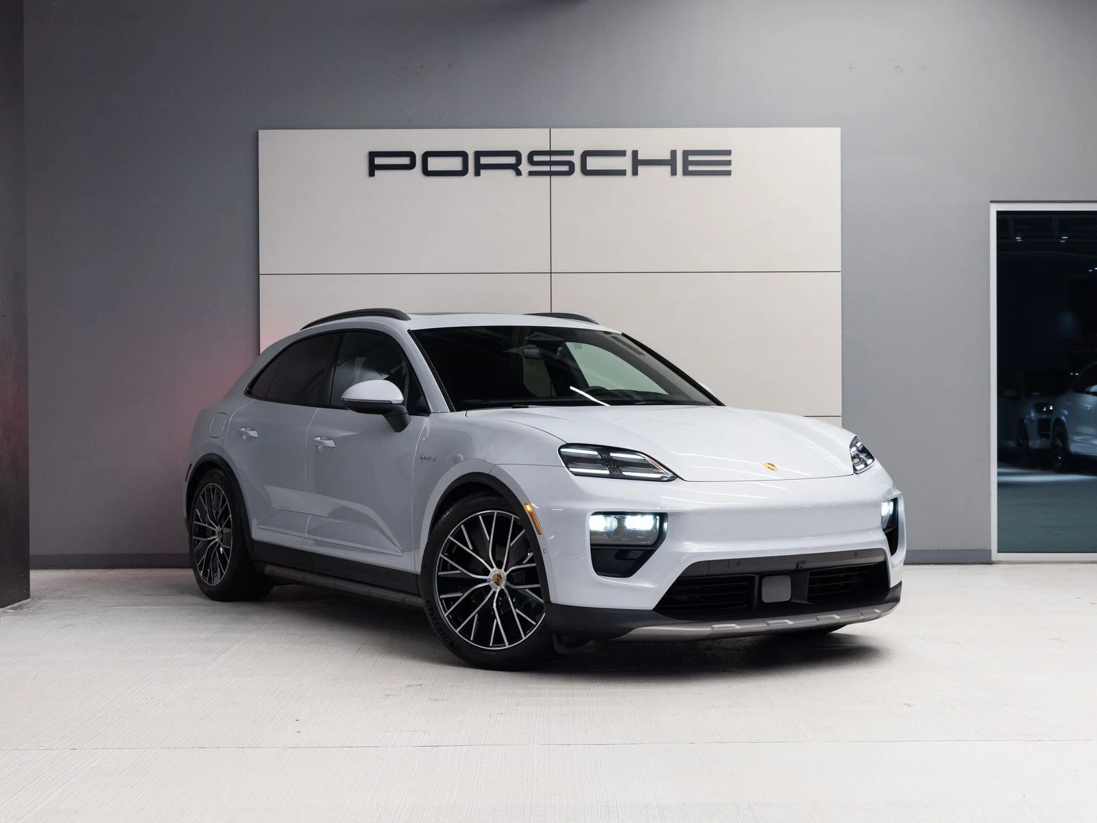 2026 Porsche Macan 4 Electric (XAB), 9/20