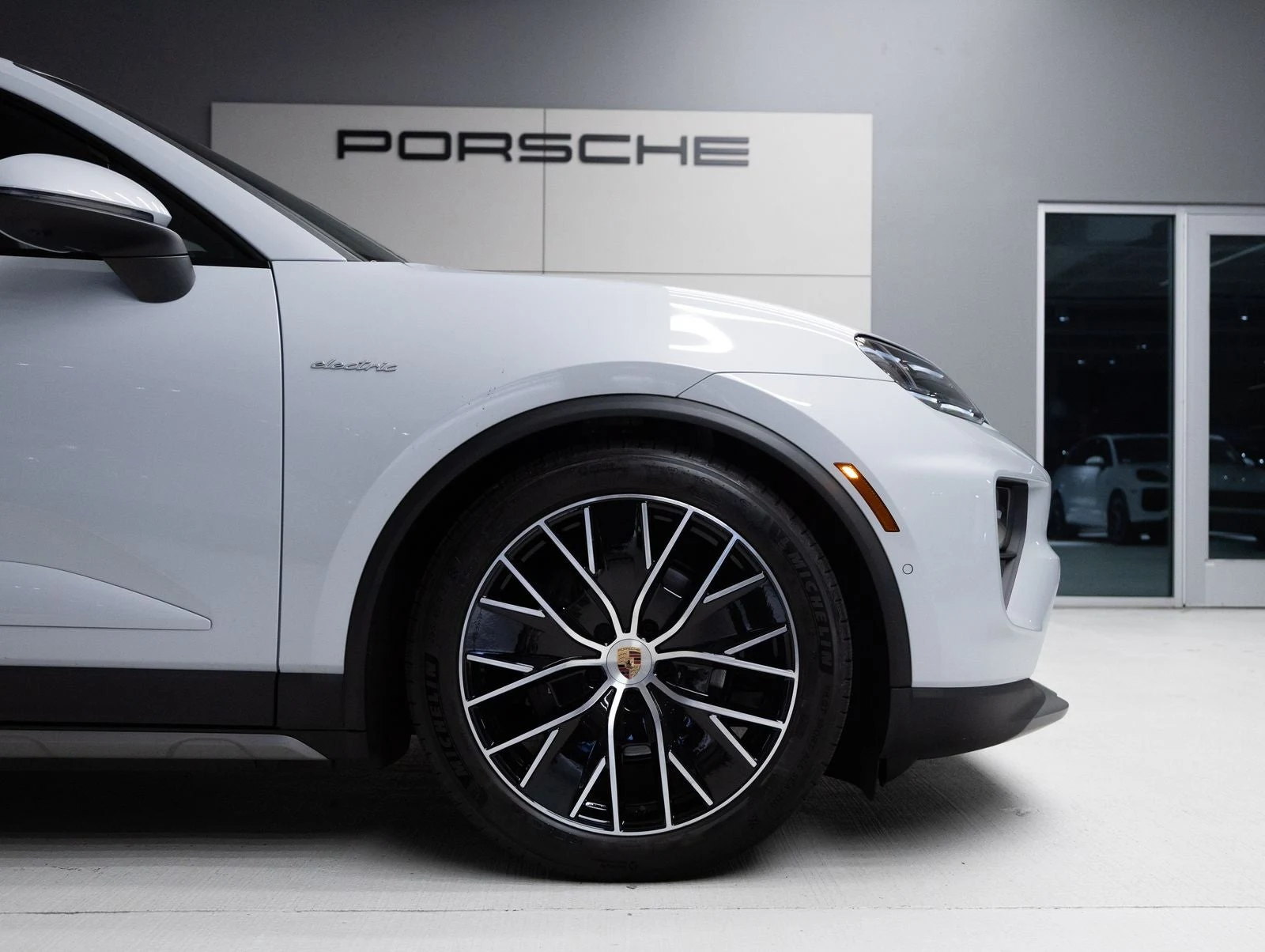 2026 Porsche Macan 4 Electric (XAB), 11/20