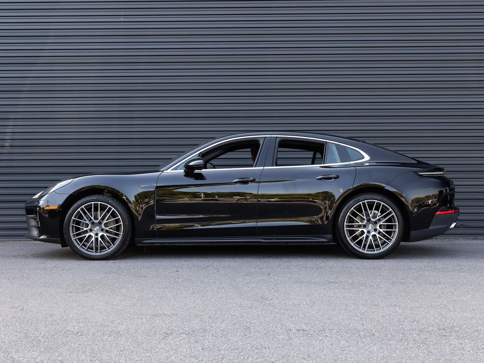 2025 Porsche Panamera (976), 2/20