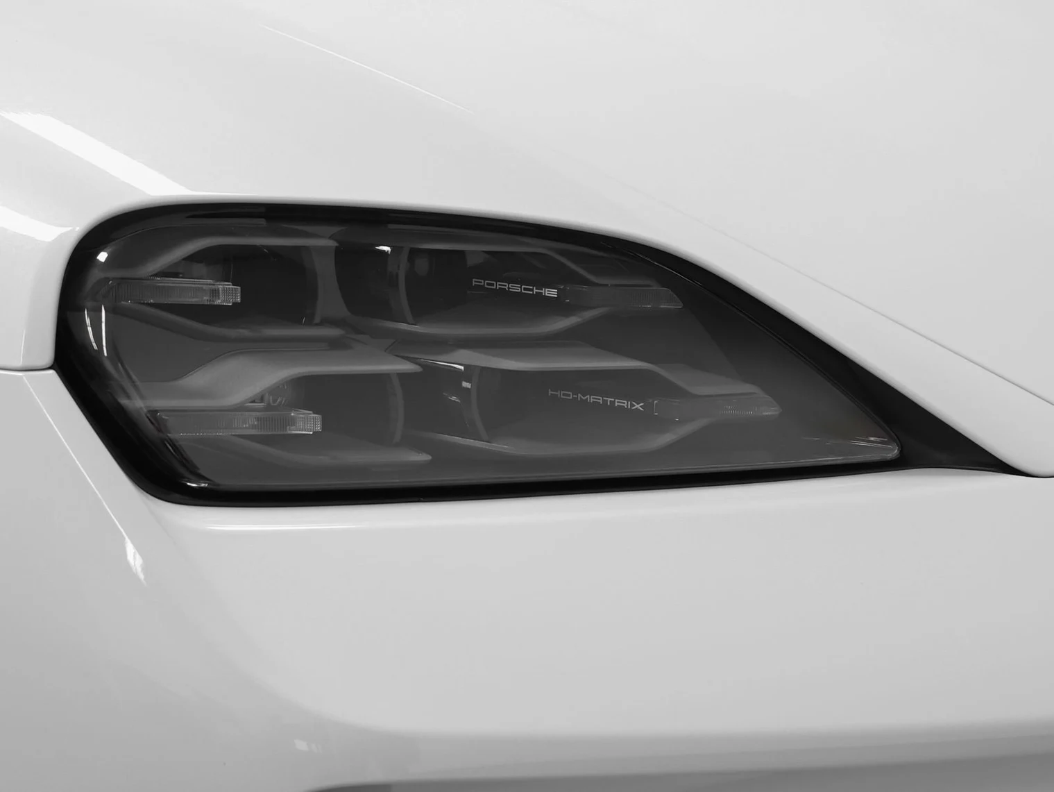 2025 Porsche Taycan 4 Sedan (2025 Update), 18/20