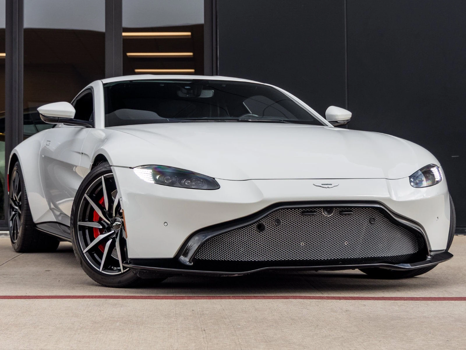2019 Aston Martin Vantage Coupé (2018), 2/20