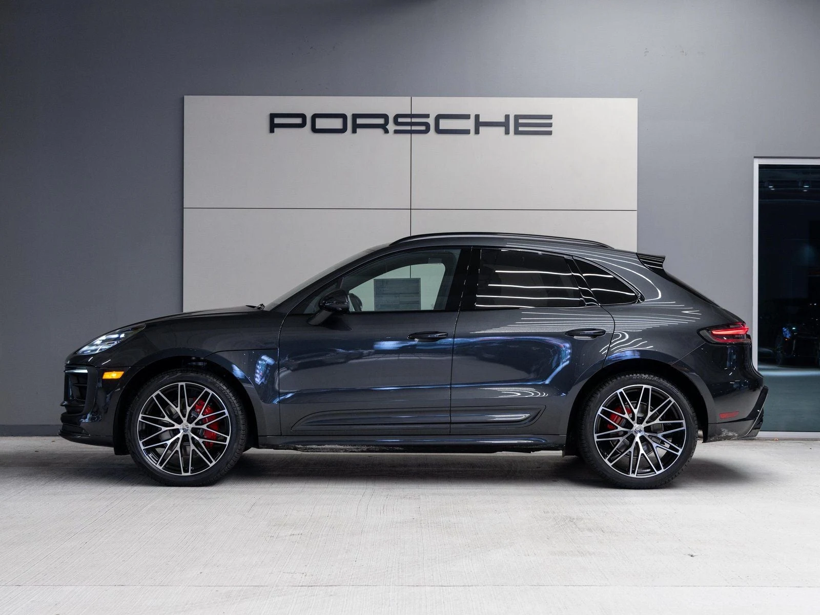 2026 Porsche Macan S (95B), 2/20