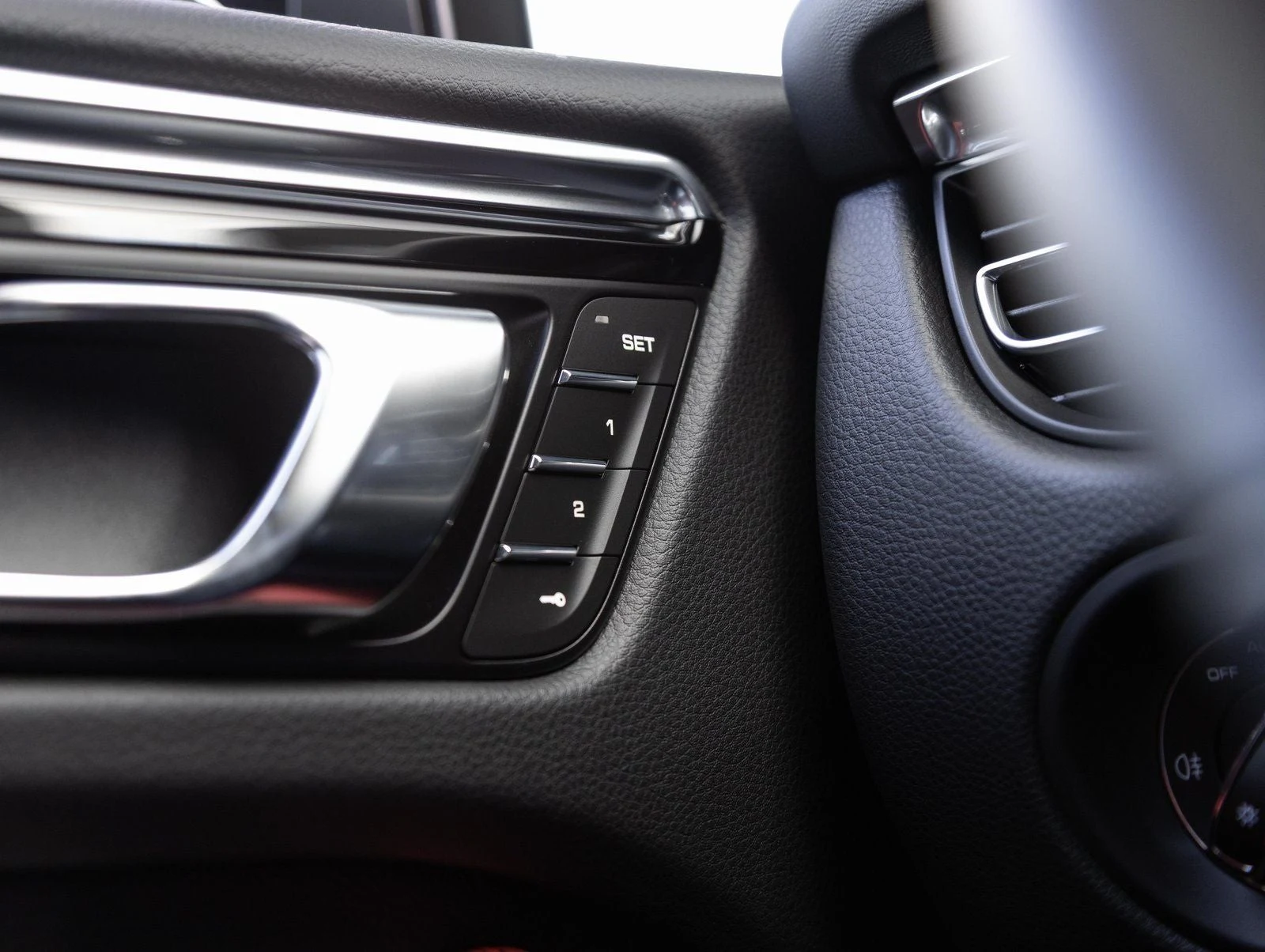 2026 Porsche Macan S (95B), 18/20