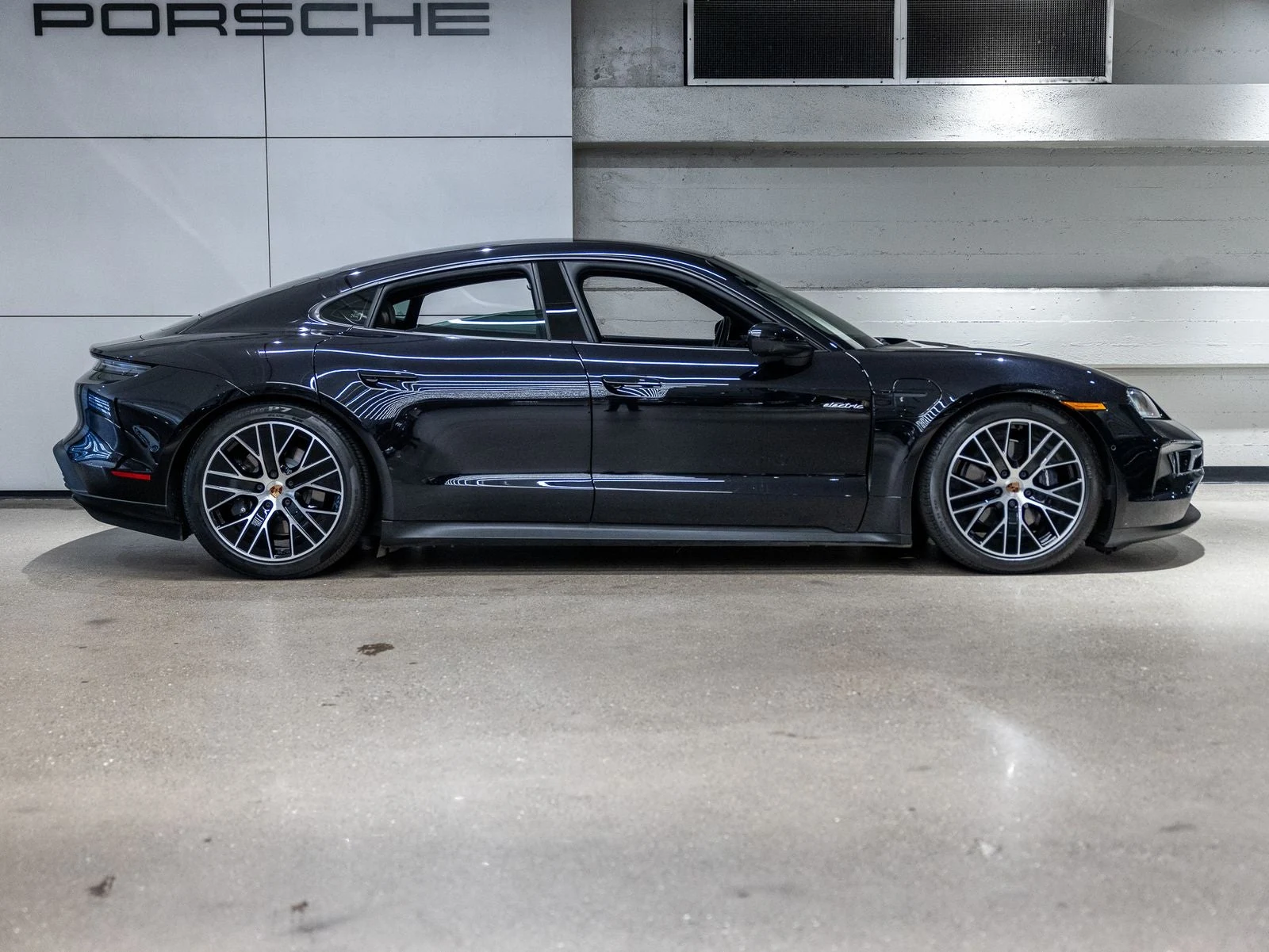 2025 Porsche Taycan Sedan (2025 Update), 9/20