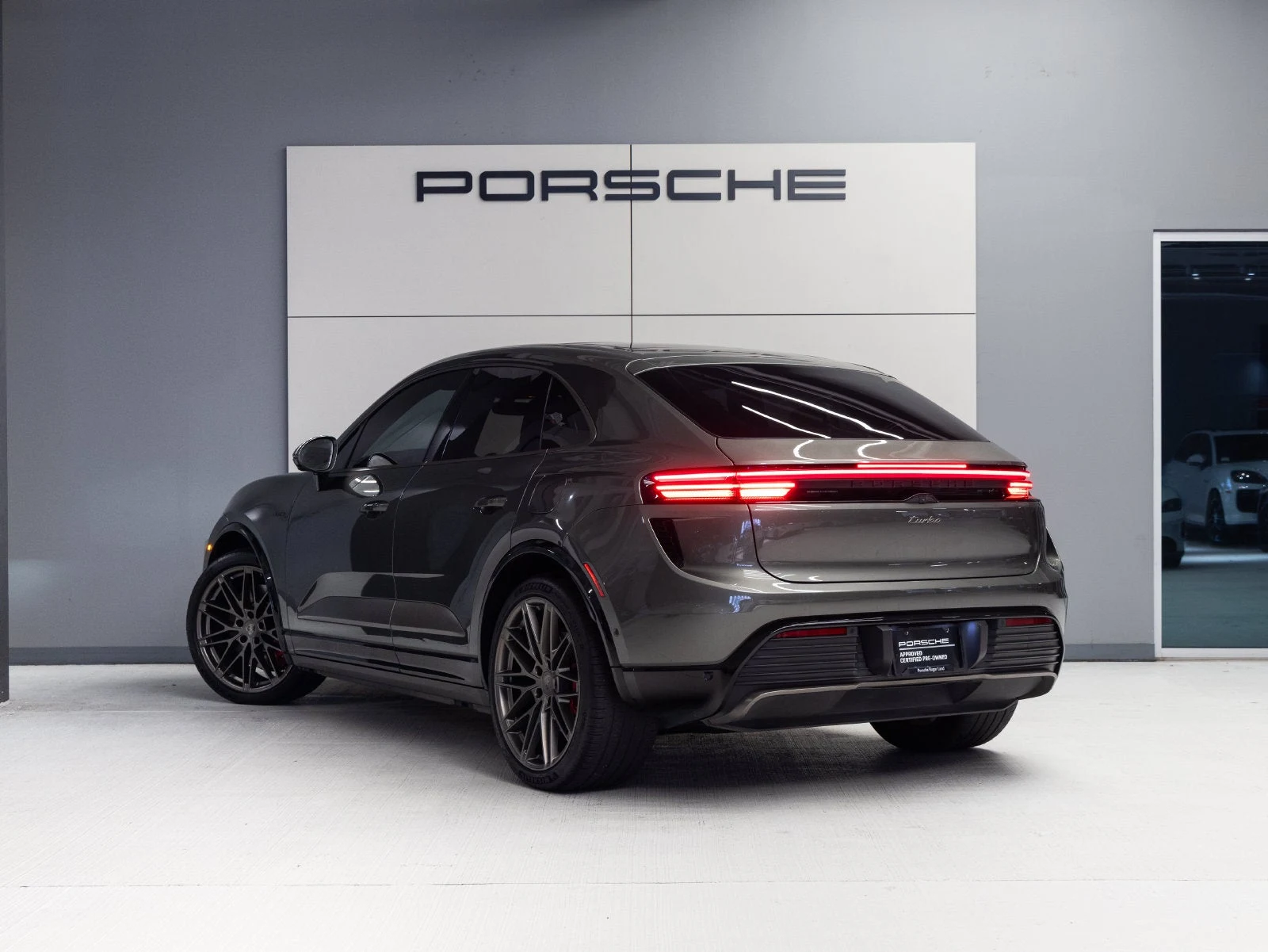 2024 Porsche Macan Turbo Electric (XAB), 3/20