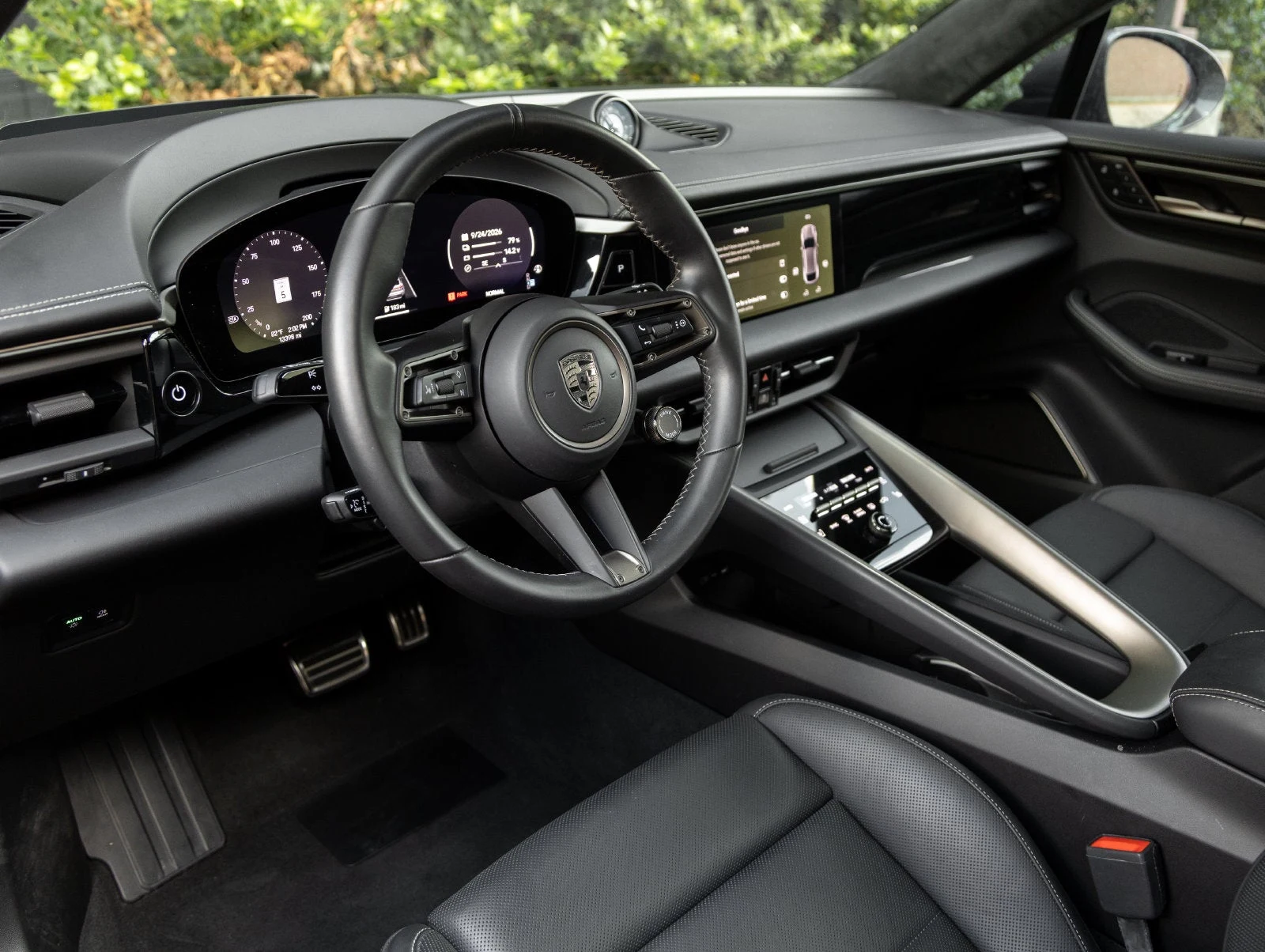 2024 Porsche Macan Turbo Electric (XAB), 4/20