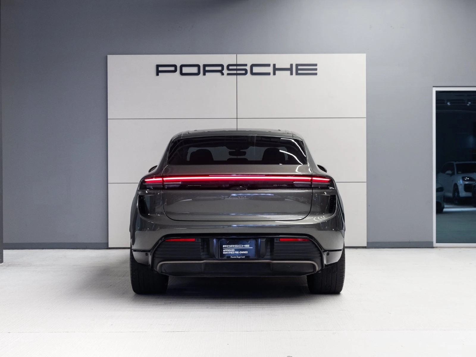 2024 Porsche Macan Turbo Electric (XAB), 6/20