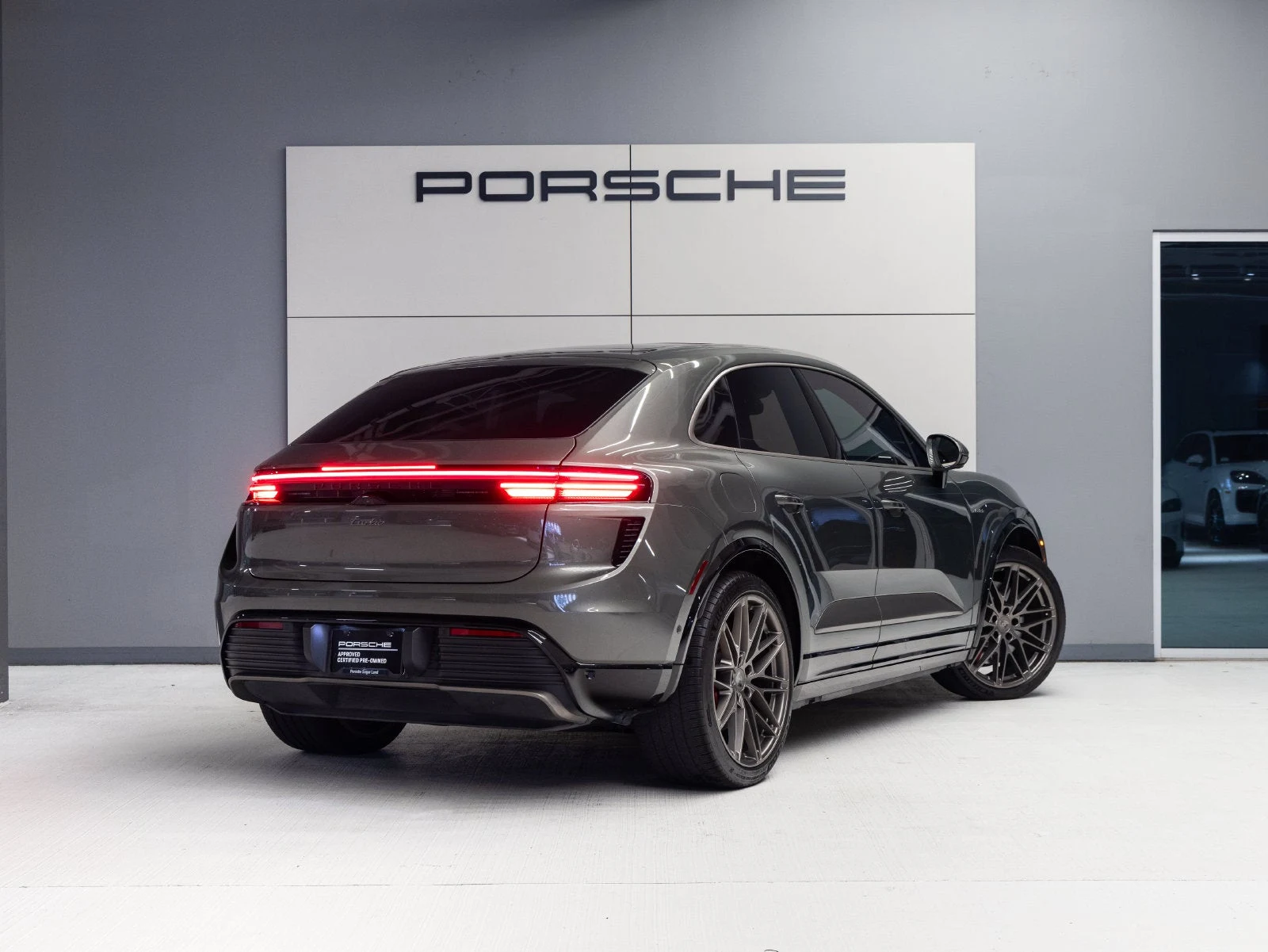 2024 Porsche Macan Turbo Electric (XAB), 7/20