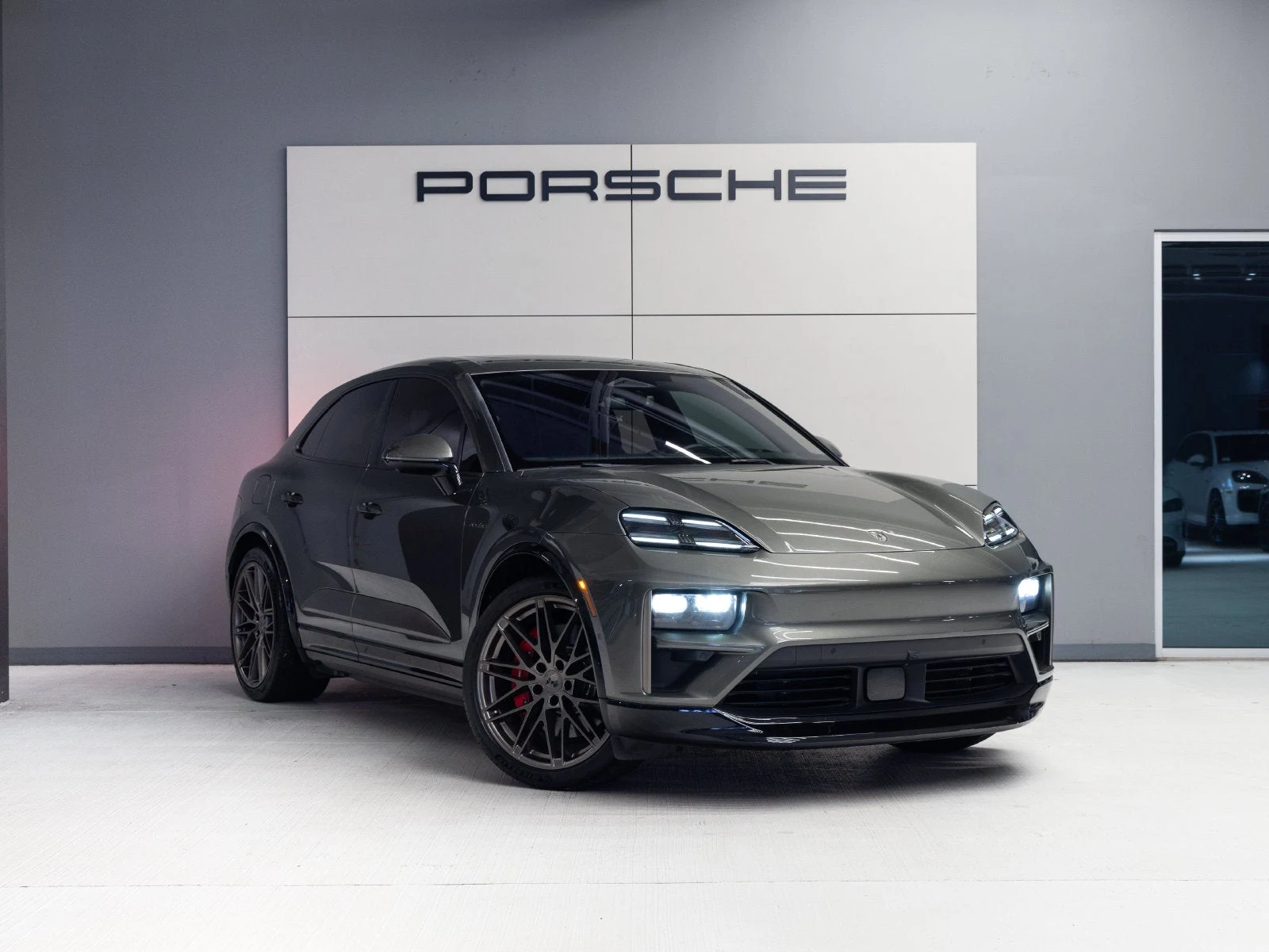 2024 Porsche Macan Turbo Electric (XAB), 9/20