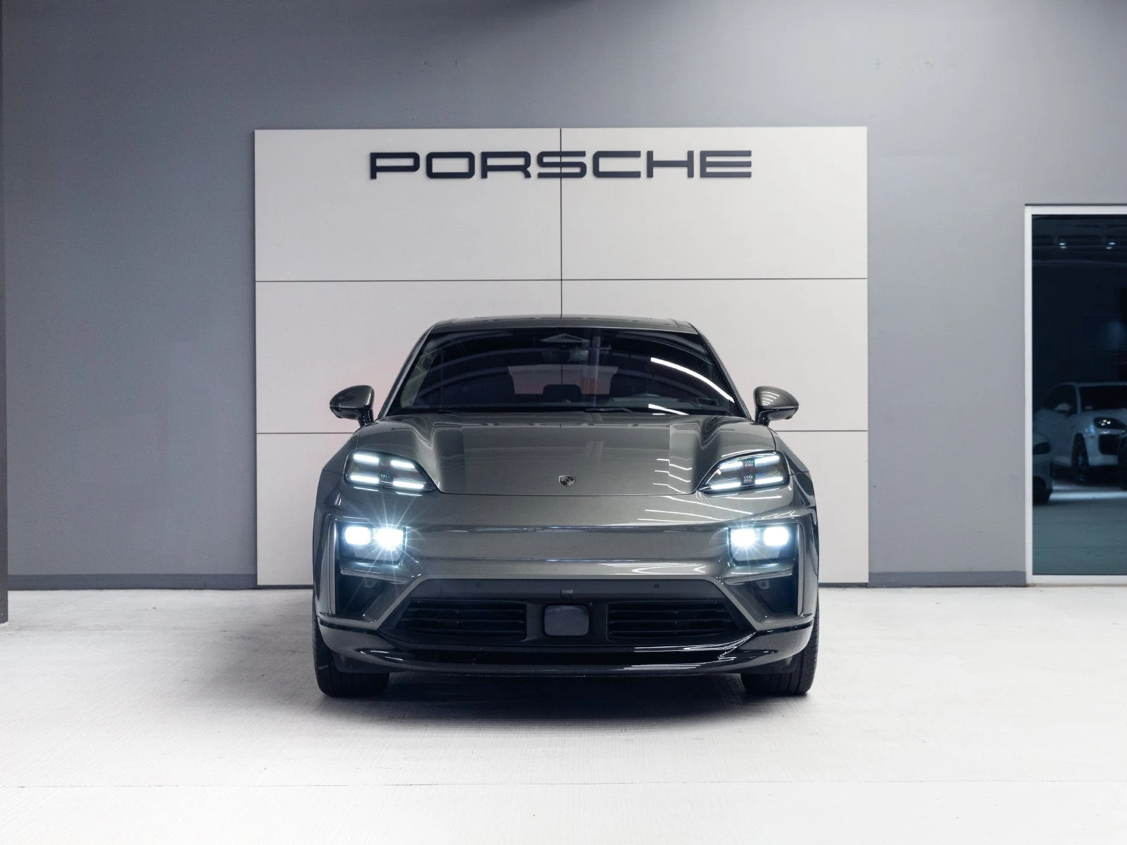 2024 Porsche Macan Turbo Electric (XAB), 10/20