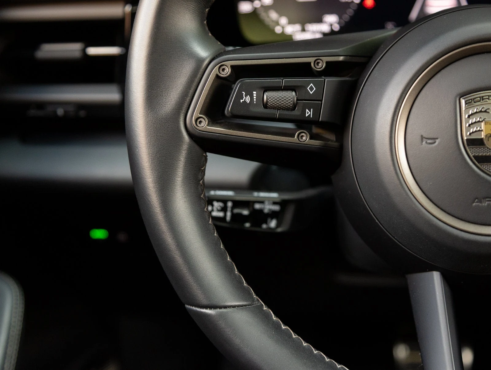 2024 Porsche Macan Turbo Electric (XAB), 15/20