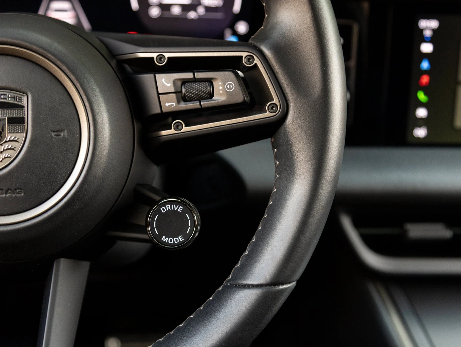 2024 Porsche Macan Turbo Electric (XAB), 16/20