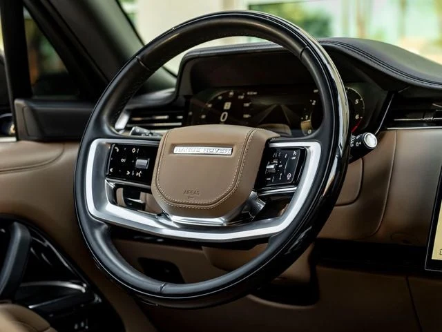 2023 Land Rover Range Rover Autobiography LWB 7 Passenger (L460), 19/20