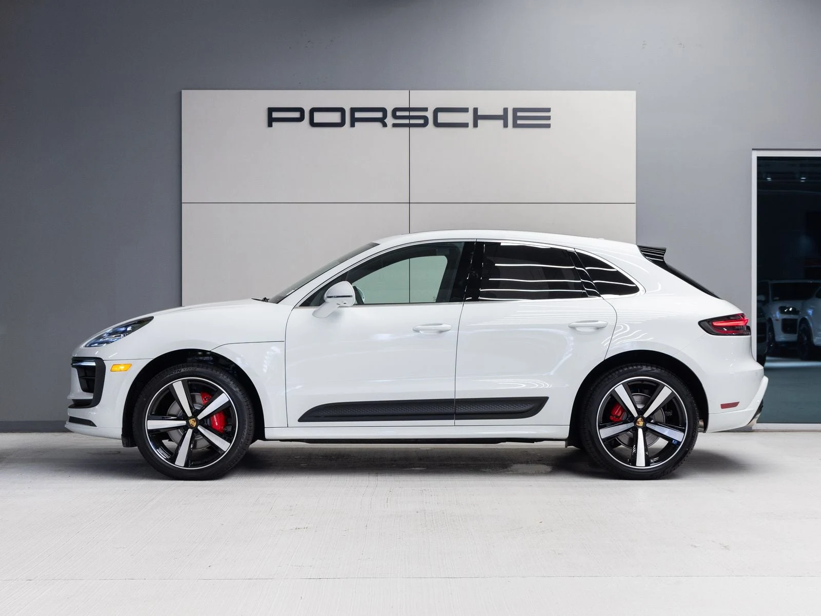 2026 Porsche Macan S (95B), 2/20
