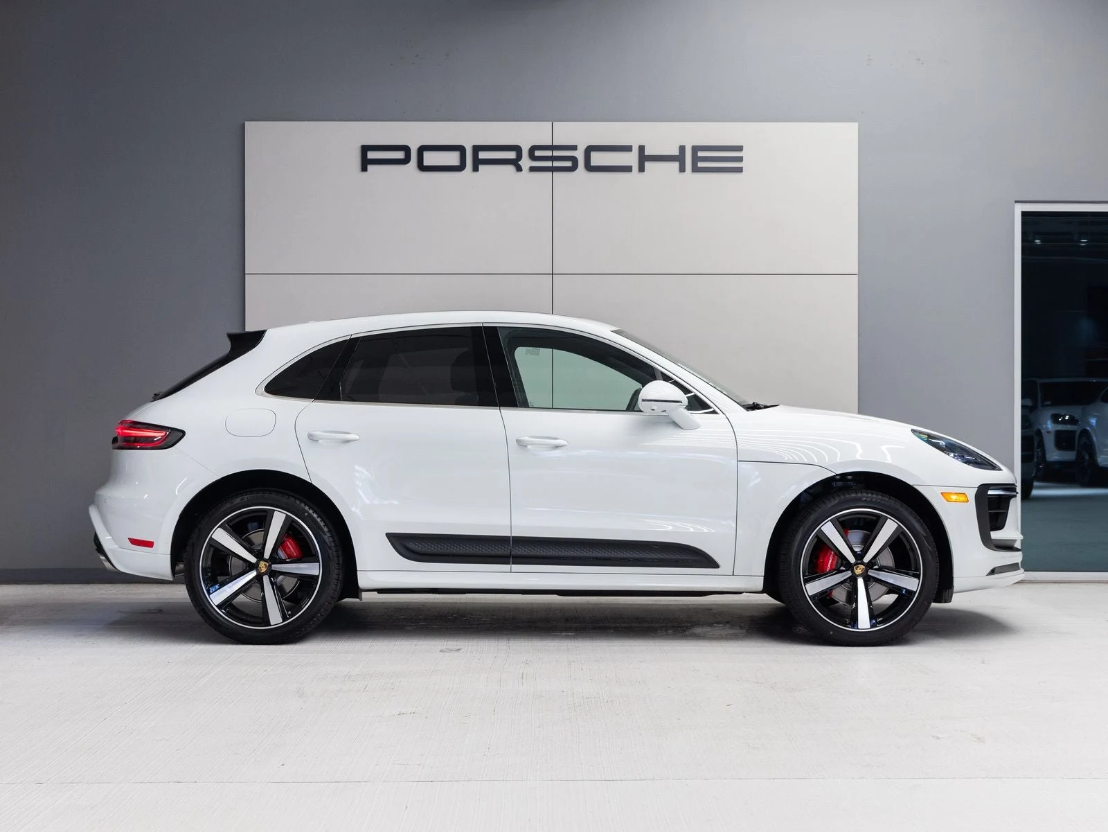 2026 Porsche Macan S (95B), 8/20