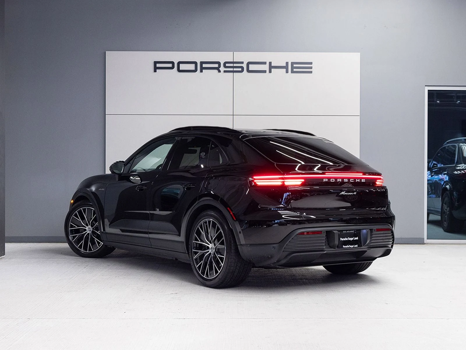 2026 Porsche Macan 4 Electric (XAB), 3/20