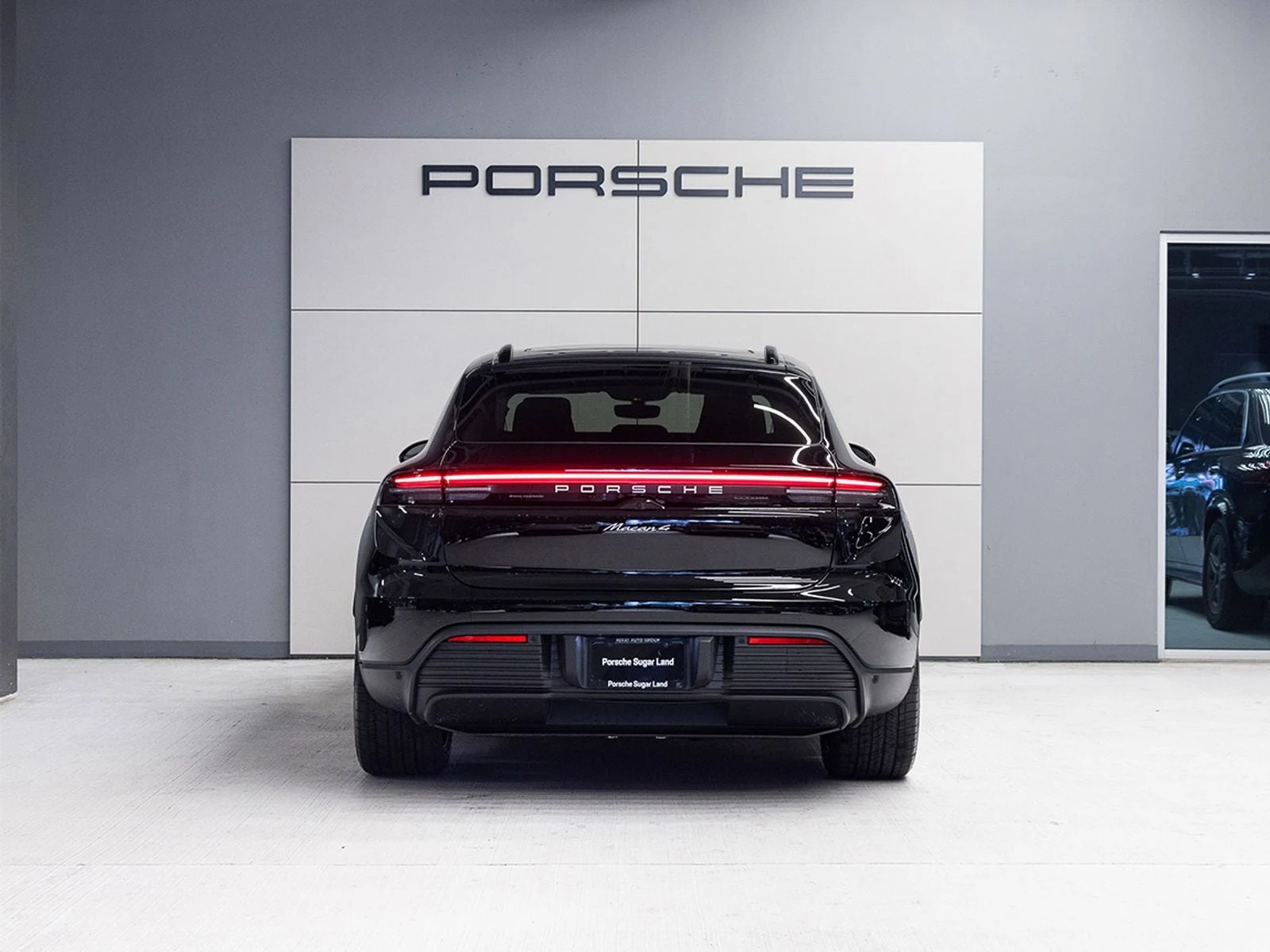 2026 Porsche Macan 4 Electric (XAB), 6/20