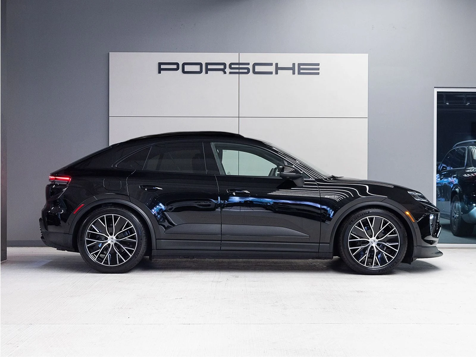 2026 Porsche Macan 4 Electric (XAB), 8/20