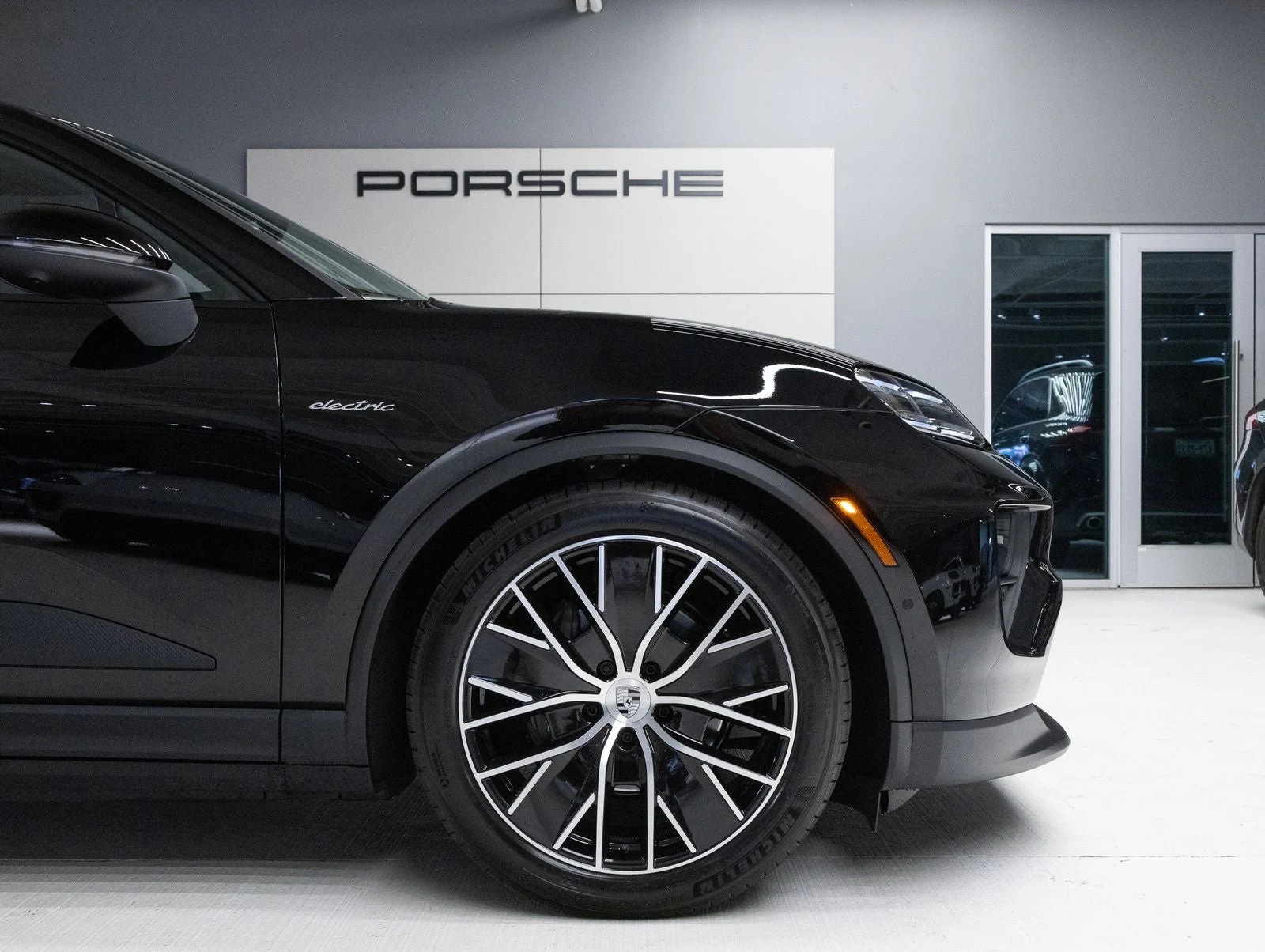 2026 Porsche Macan 4 Electric (XAB), 11/20