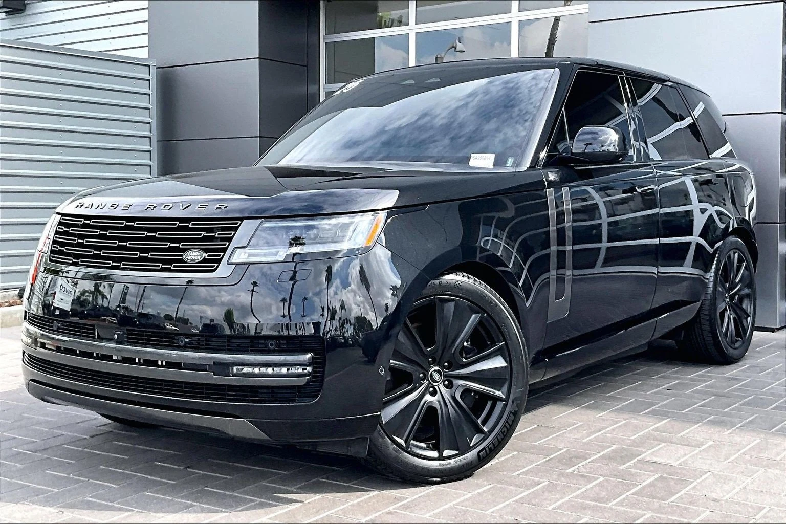 Land Rover Range Rover SE Plug-in Hybrid (L460) · Santorini Black Metallic · Indigo Auto Group