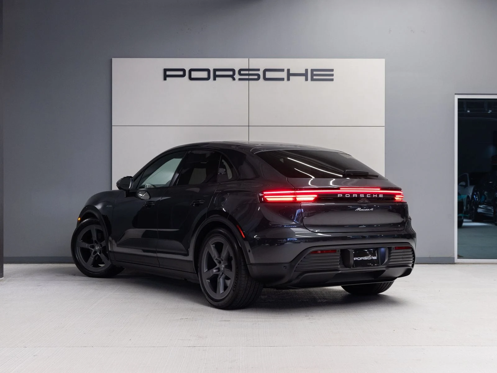 2026 Porsche Macan 4 Electric (XAB), 3/20