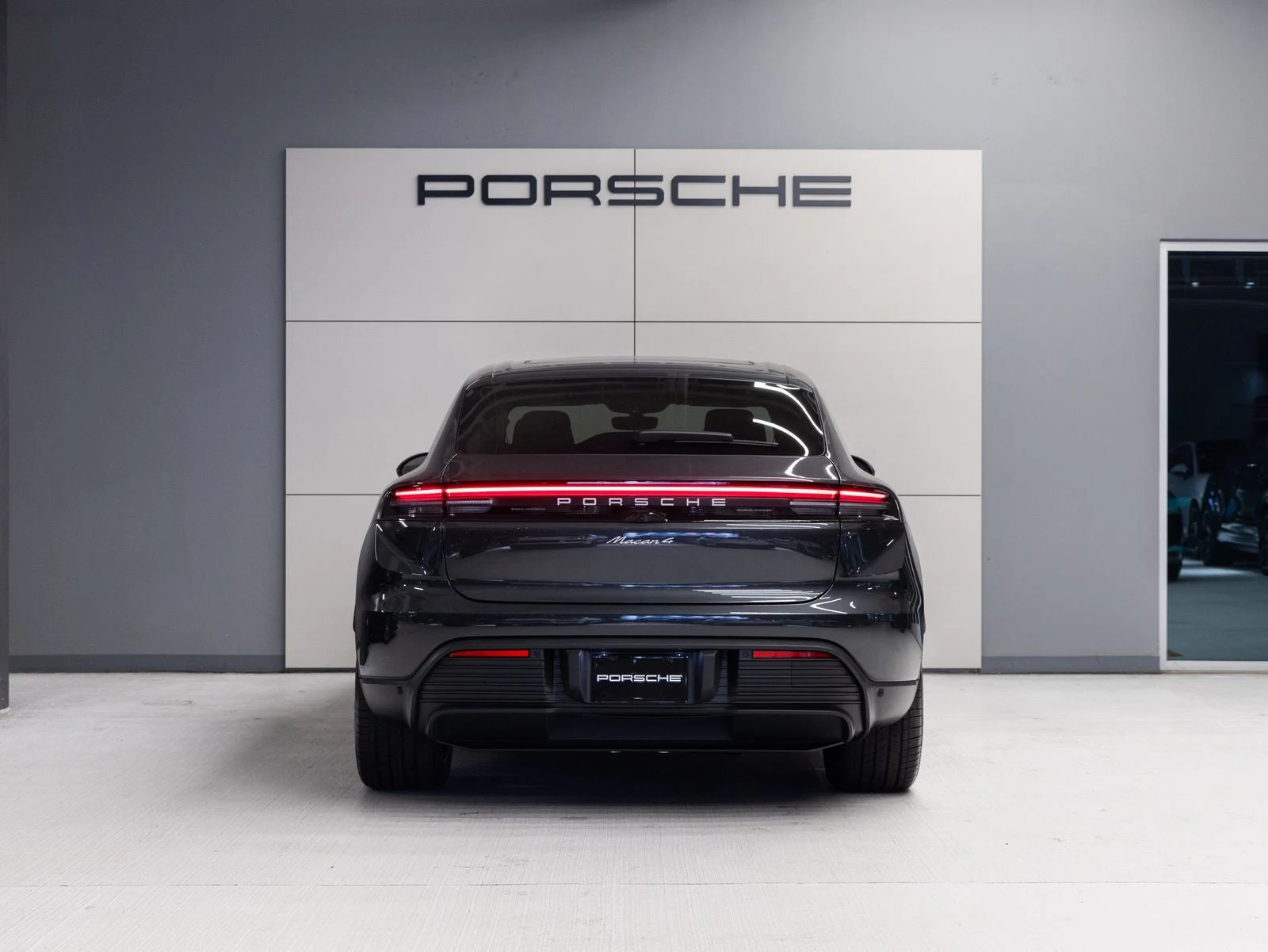 2026 Porsche Macan 4 Electric (XAB), 6/20