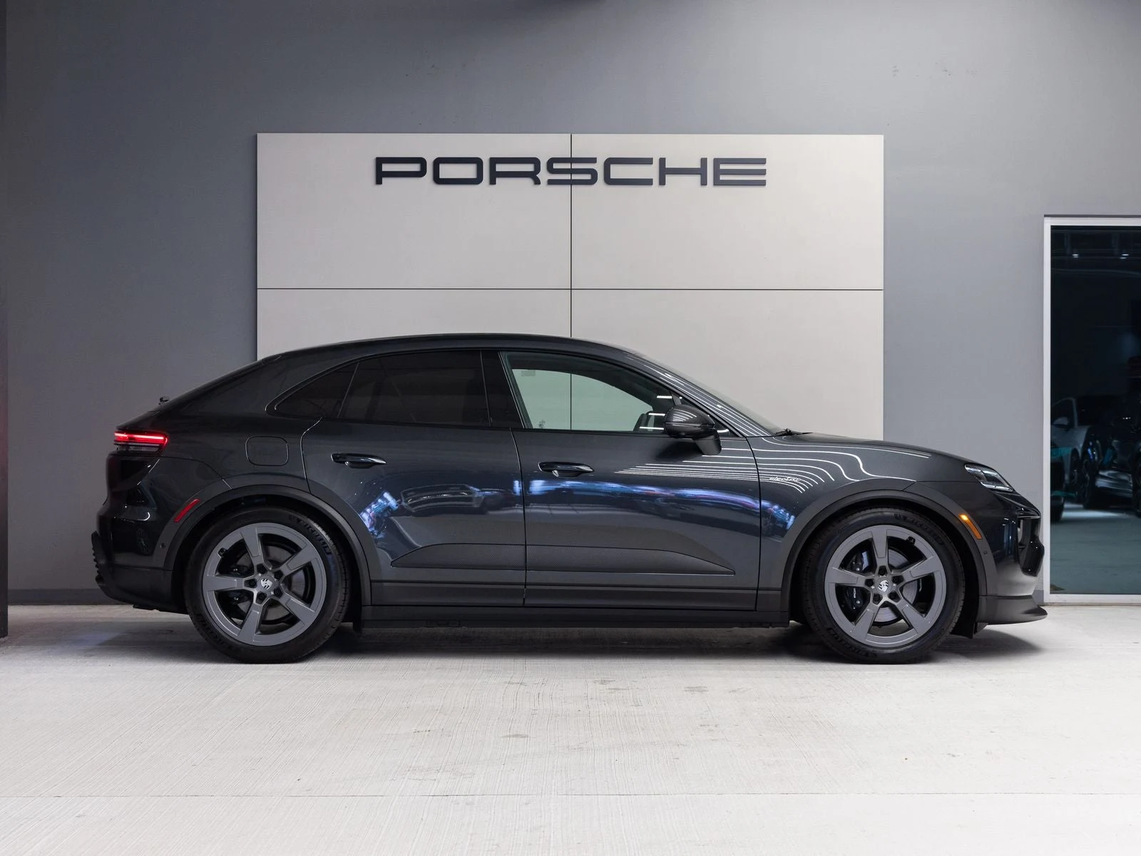 2026 Porsche Macan 4 Electric (XAB), 8/20