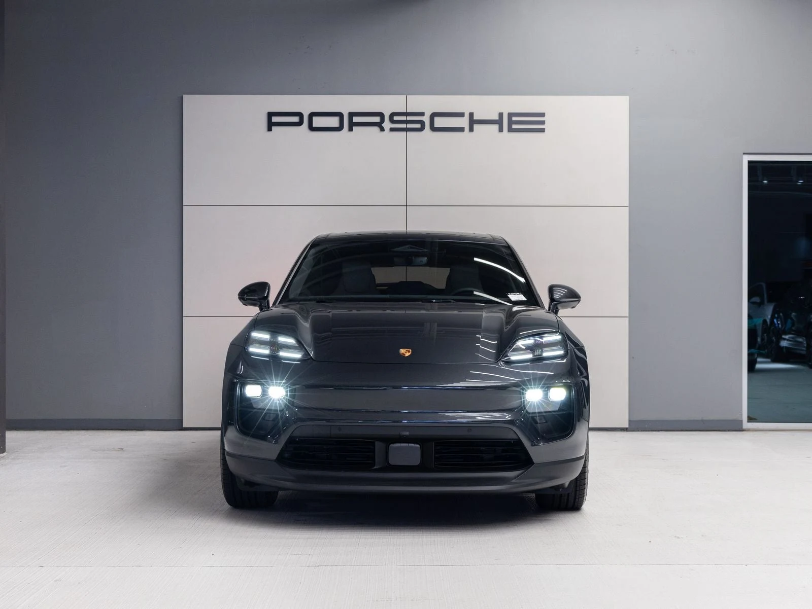2026 Porsche Macan 4 Electric (XAB), 10/20