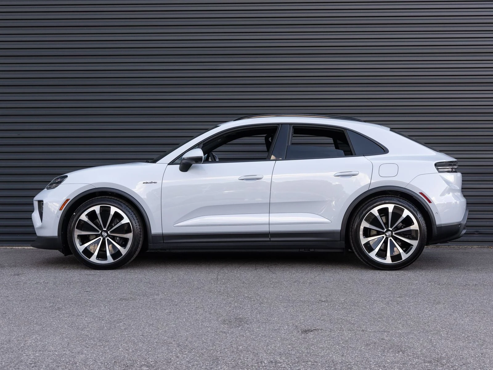 2026 Porsche Macan 4 Electric (XAB), 2/20