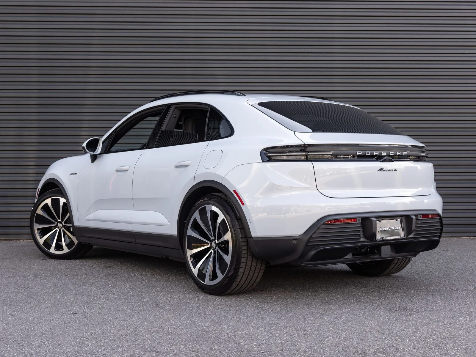 2026 Porsche Macan 4 Electric (XAB), 3/20