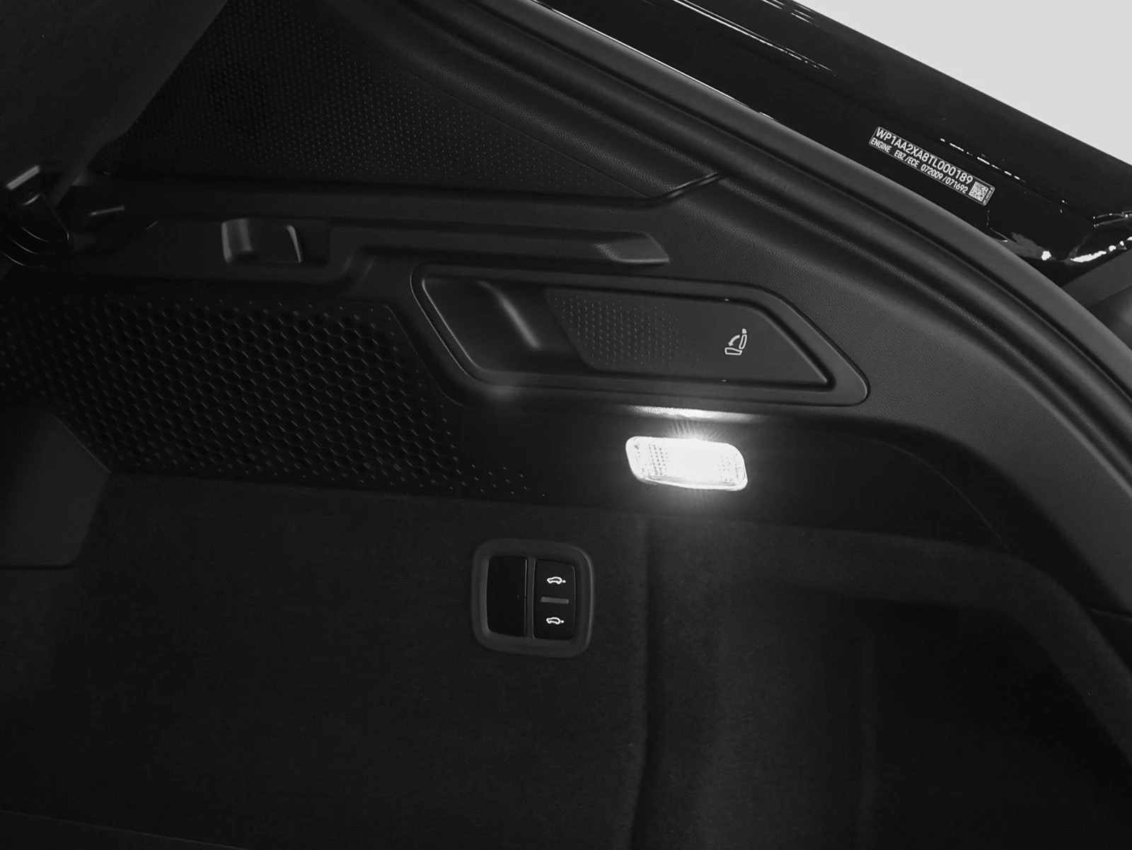 2026 Porsche Macan 4 Electric (XAB), 18/20