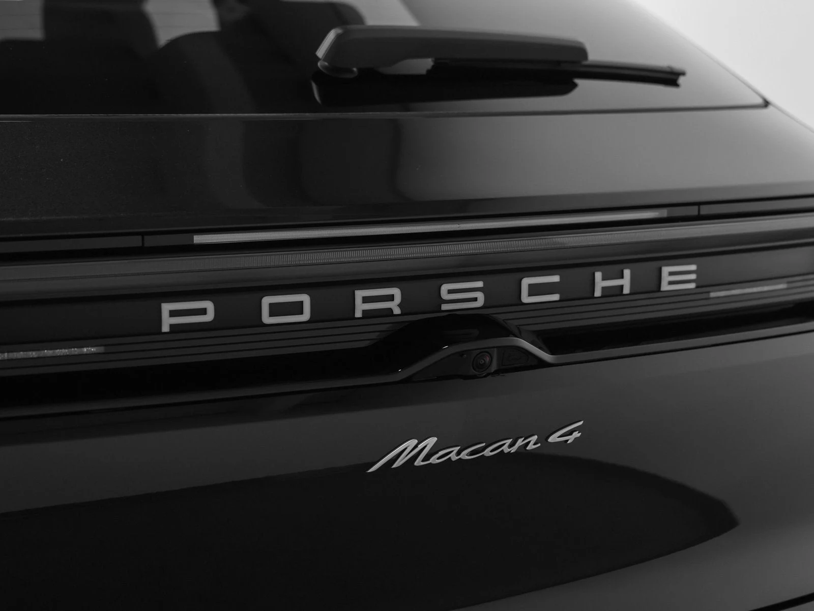 2026 Porsche Macan 4 Electric (XAB), 19/20