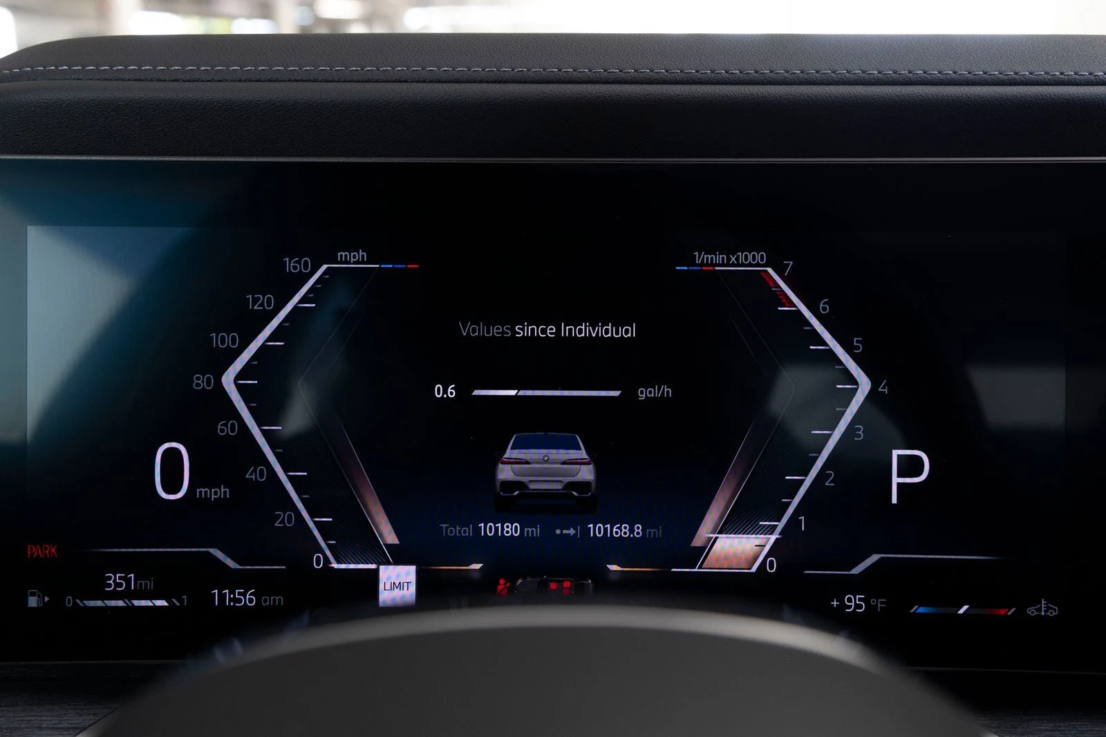 2025 BMW 760i xDrive (G70), 10/20