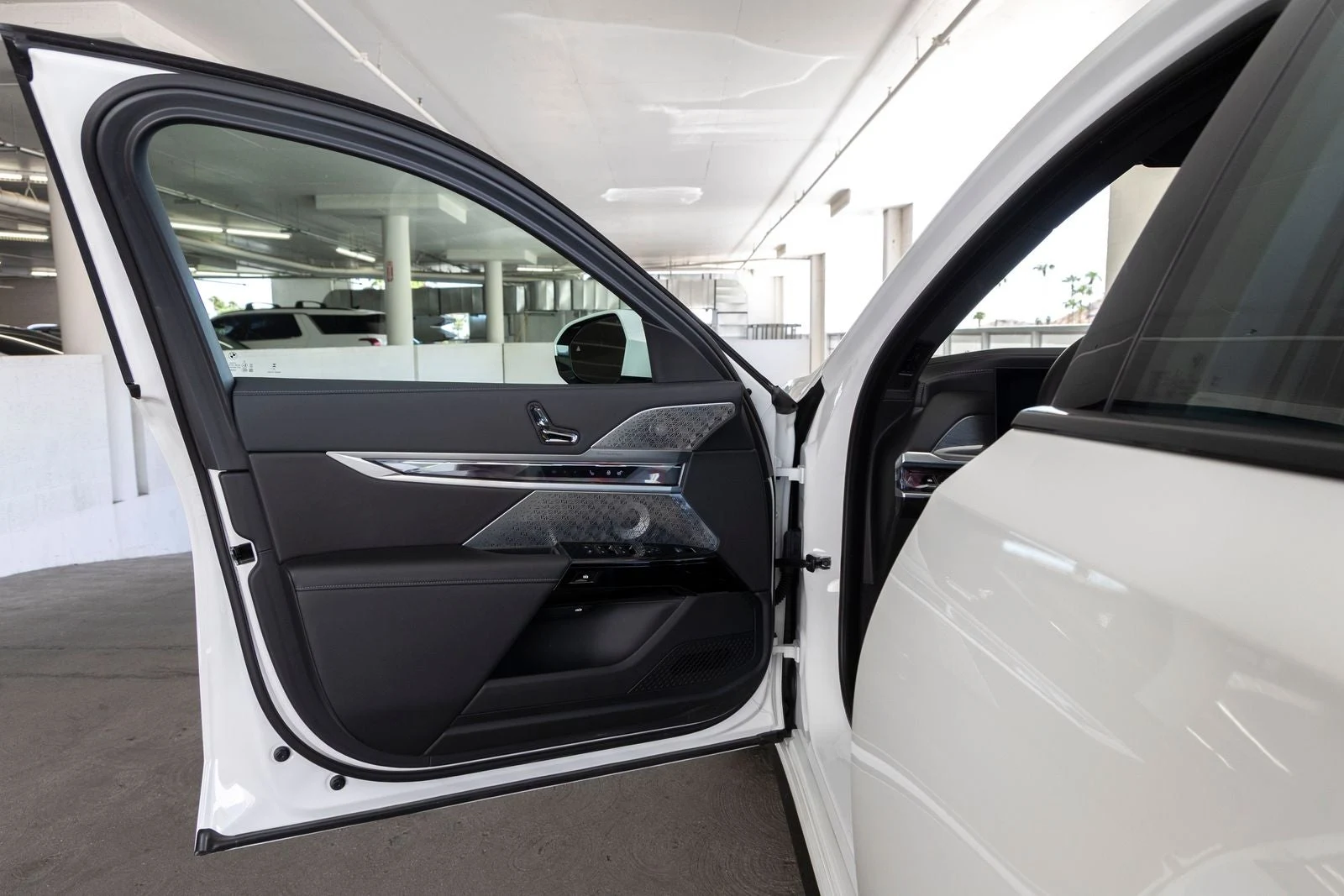 2025 BMW 760i xDrive (G70), 13/20