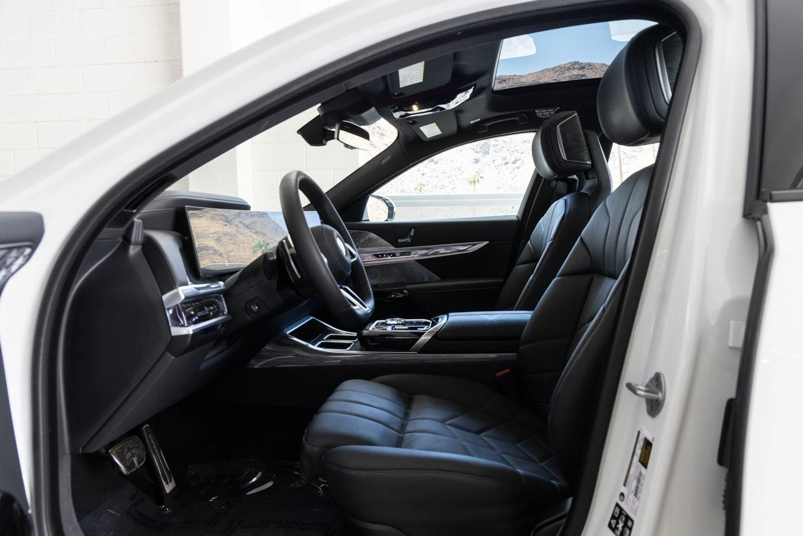 2025 BMW 760i xDrive (G70), 15/20