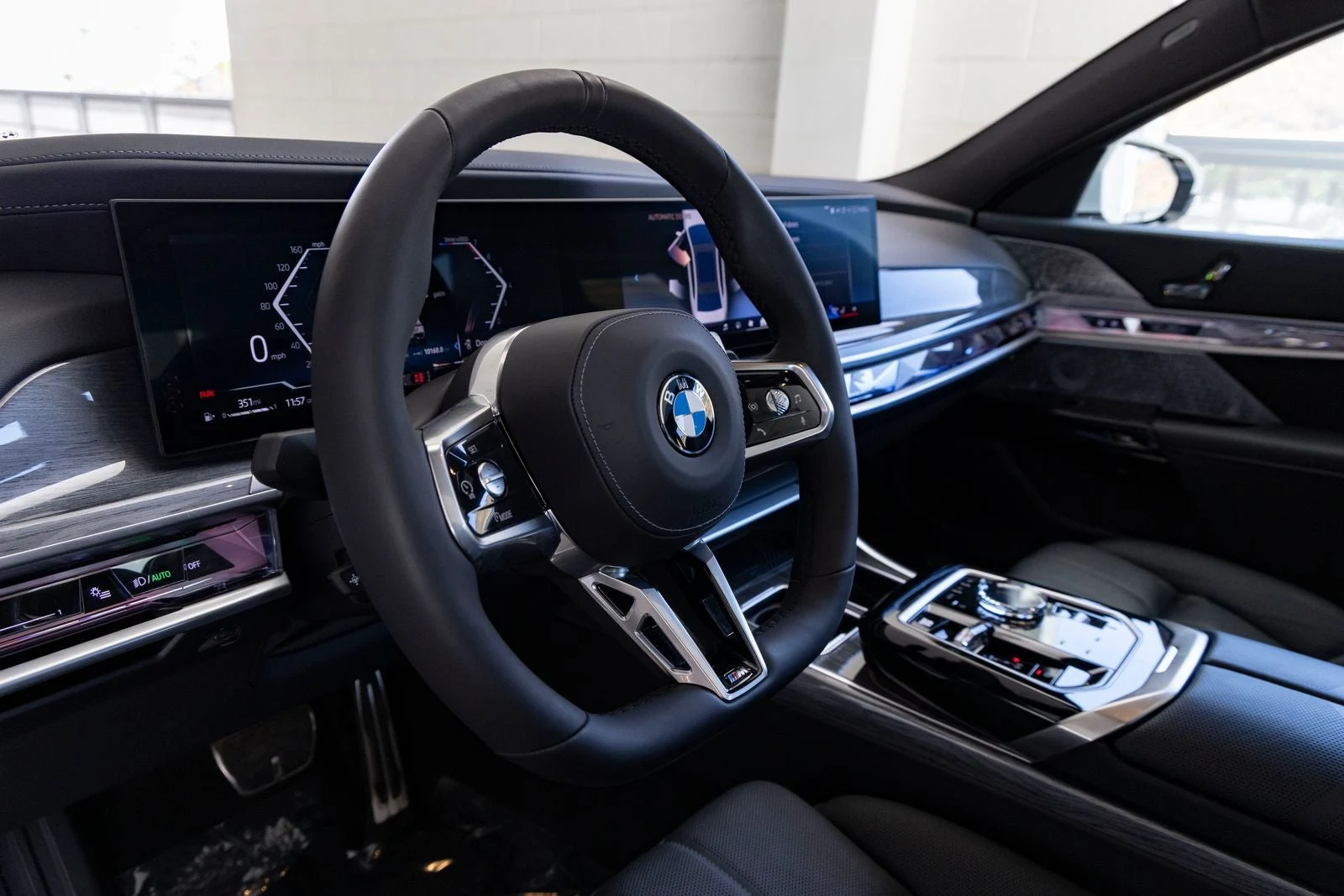 2025 BMW 760i xDrive (G70), 17/20