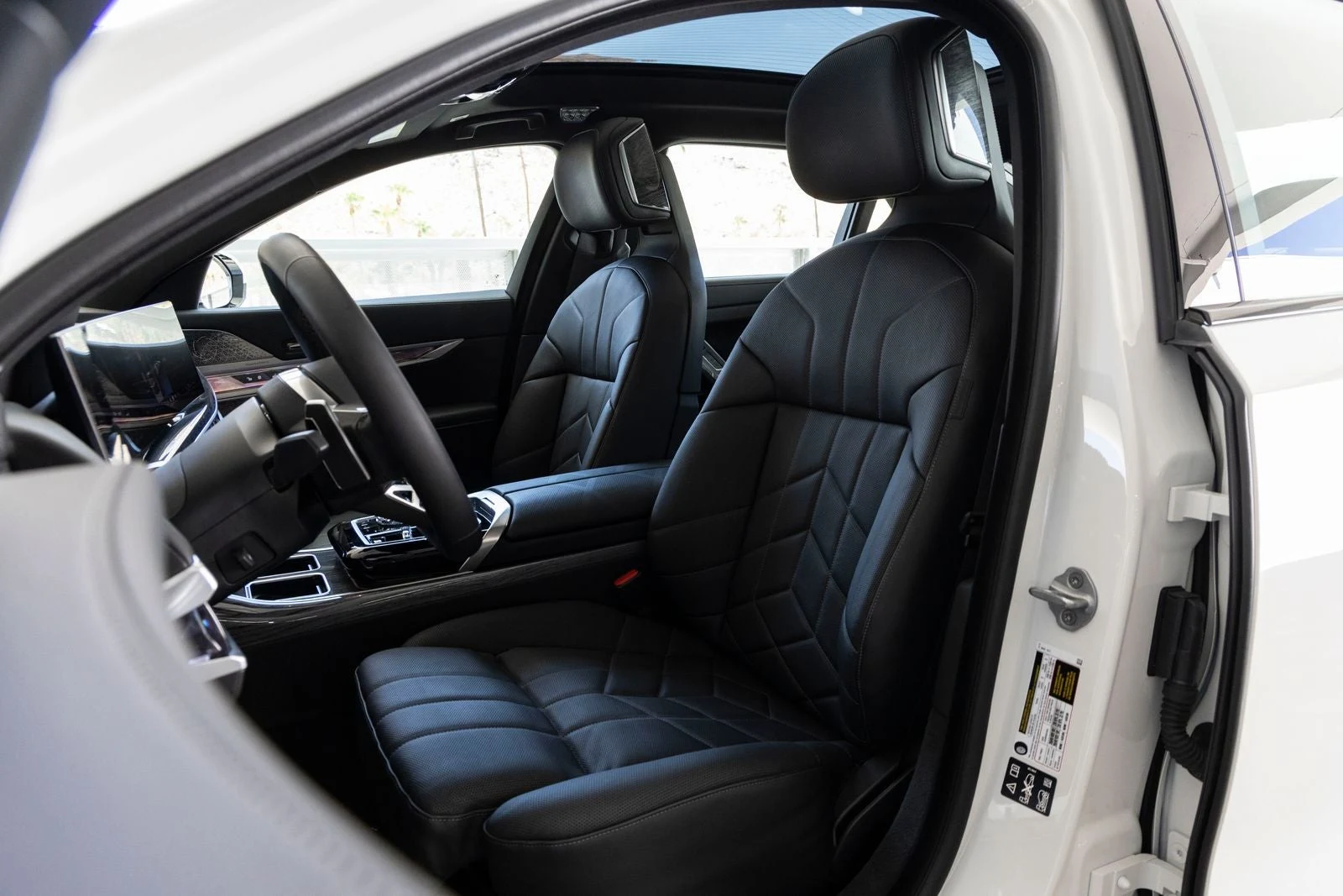 2025 BMW 760i xDrive (G70), 19/20
