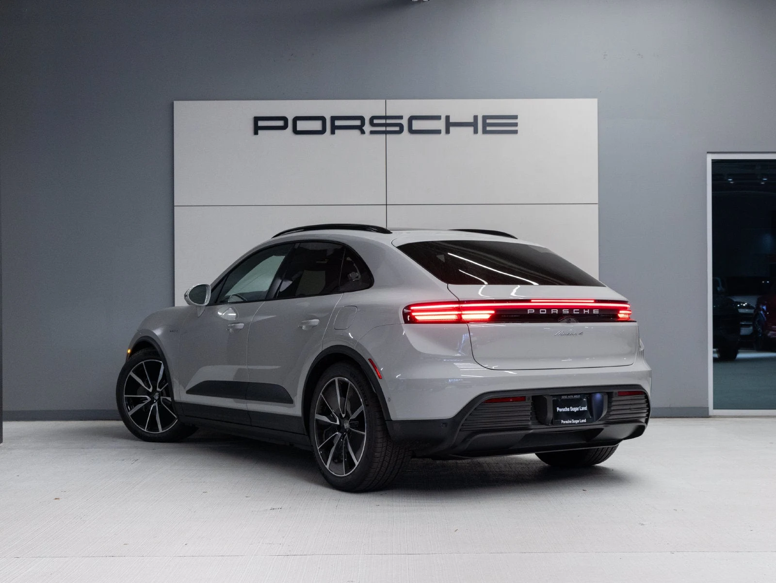 2026 Porsche Macan 4 Electric (XAB), 3/20