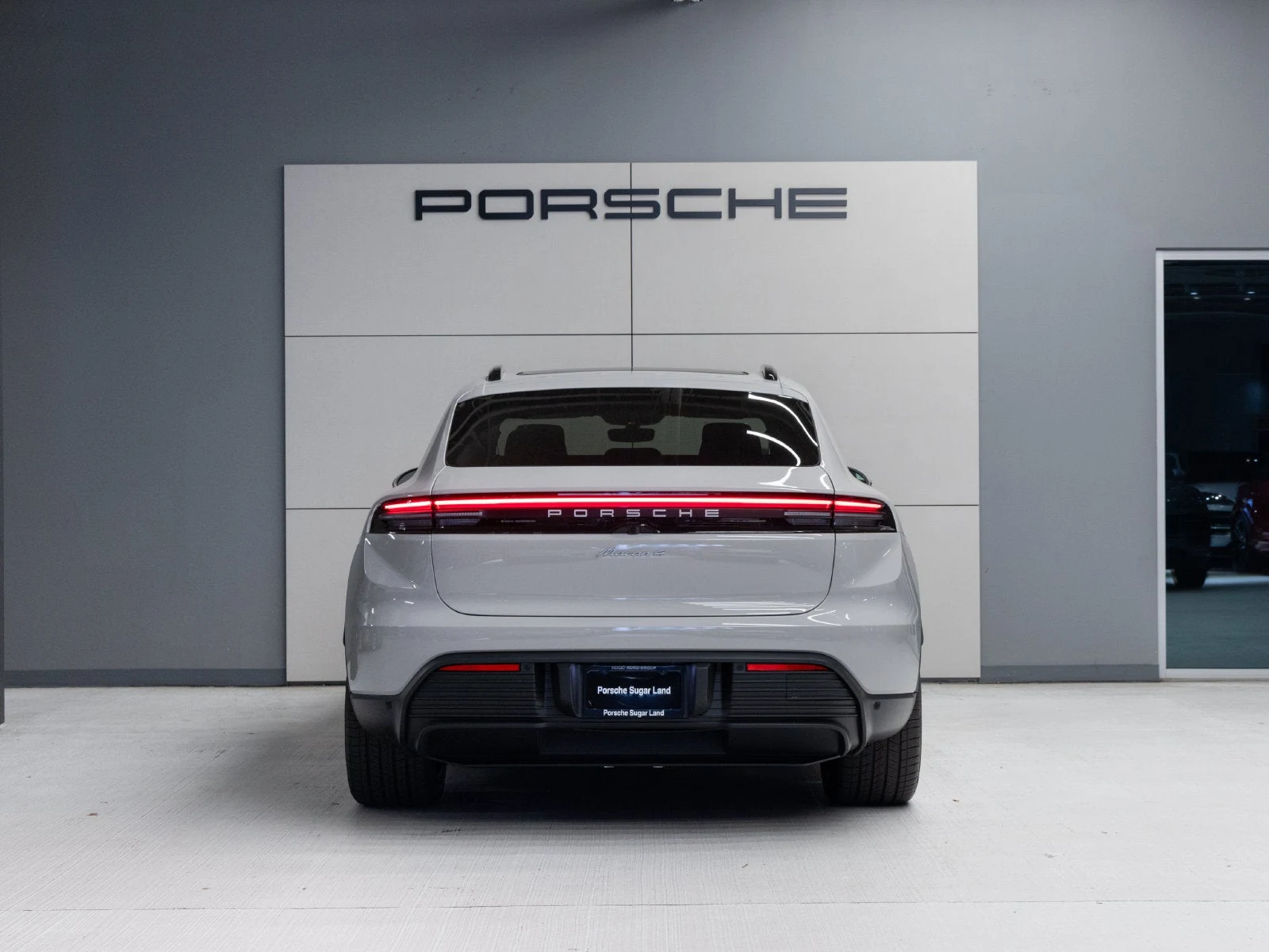 2026 Porsche Macan 4 Electric (XAB), 6/20