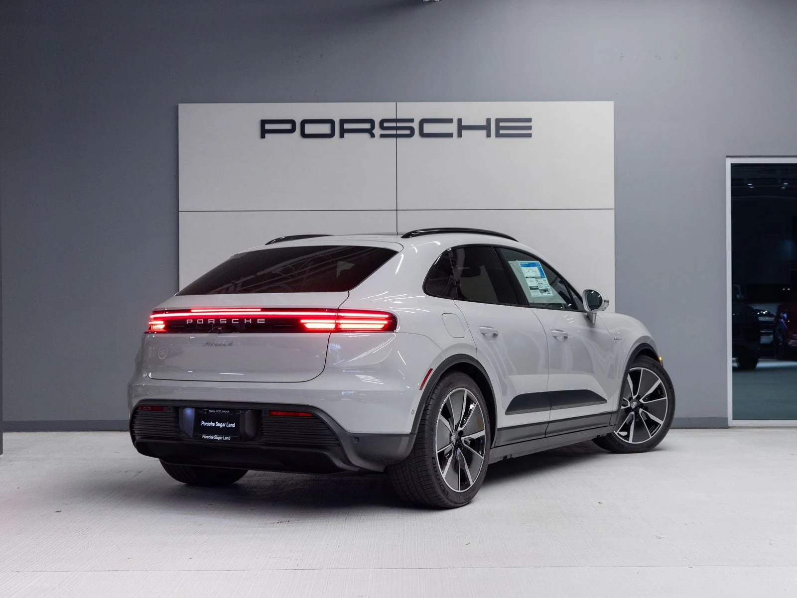 2026 Porsche Macan 4 Electric (XAB), 7/20