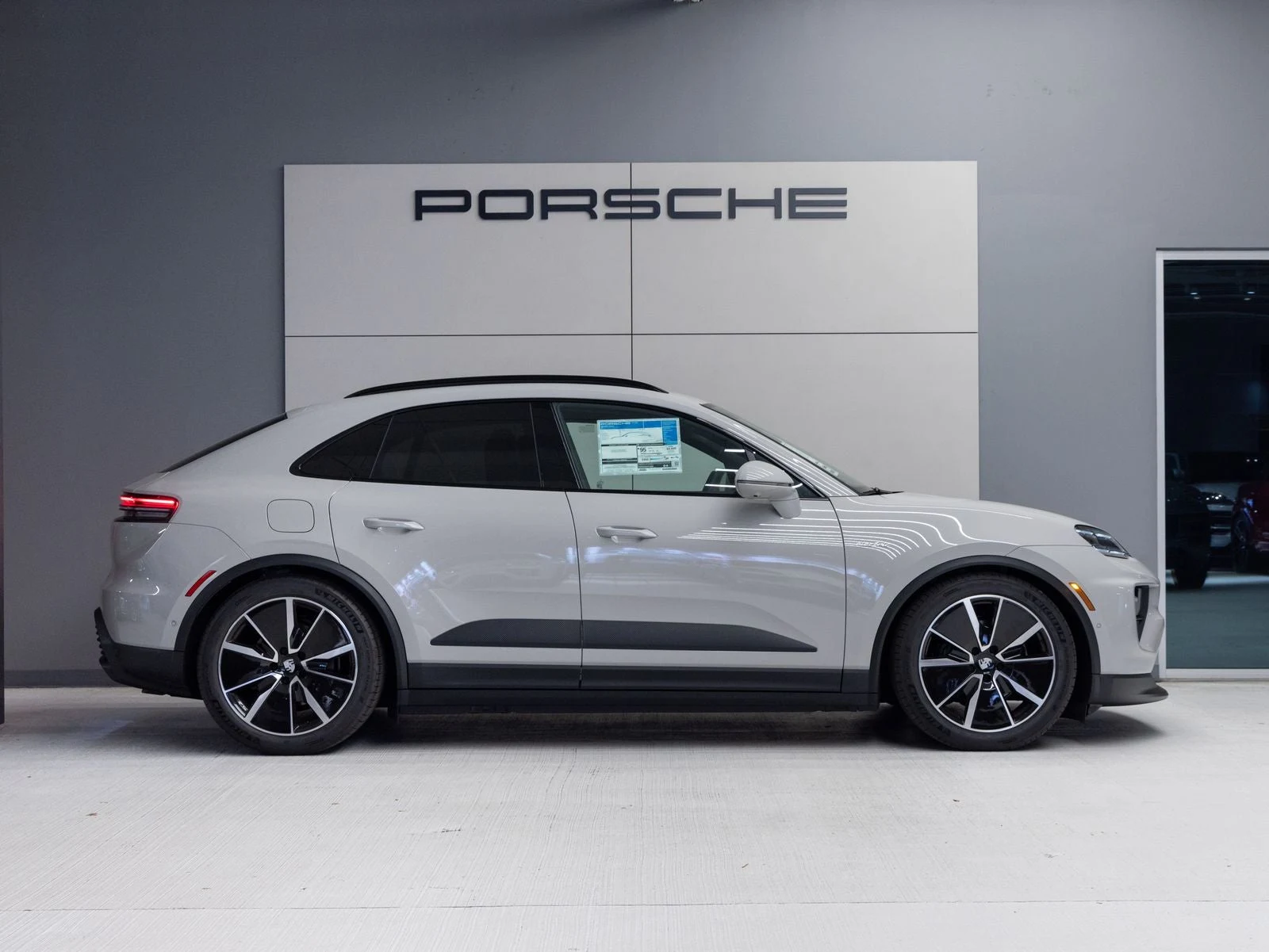 2026 Porsche Macan 4 Electric (XAB), 8/20
