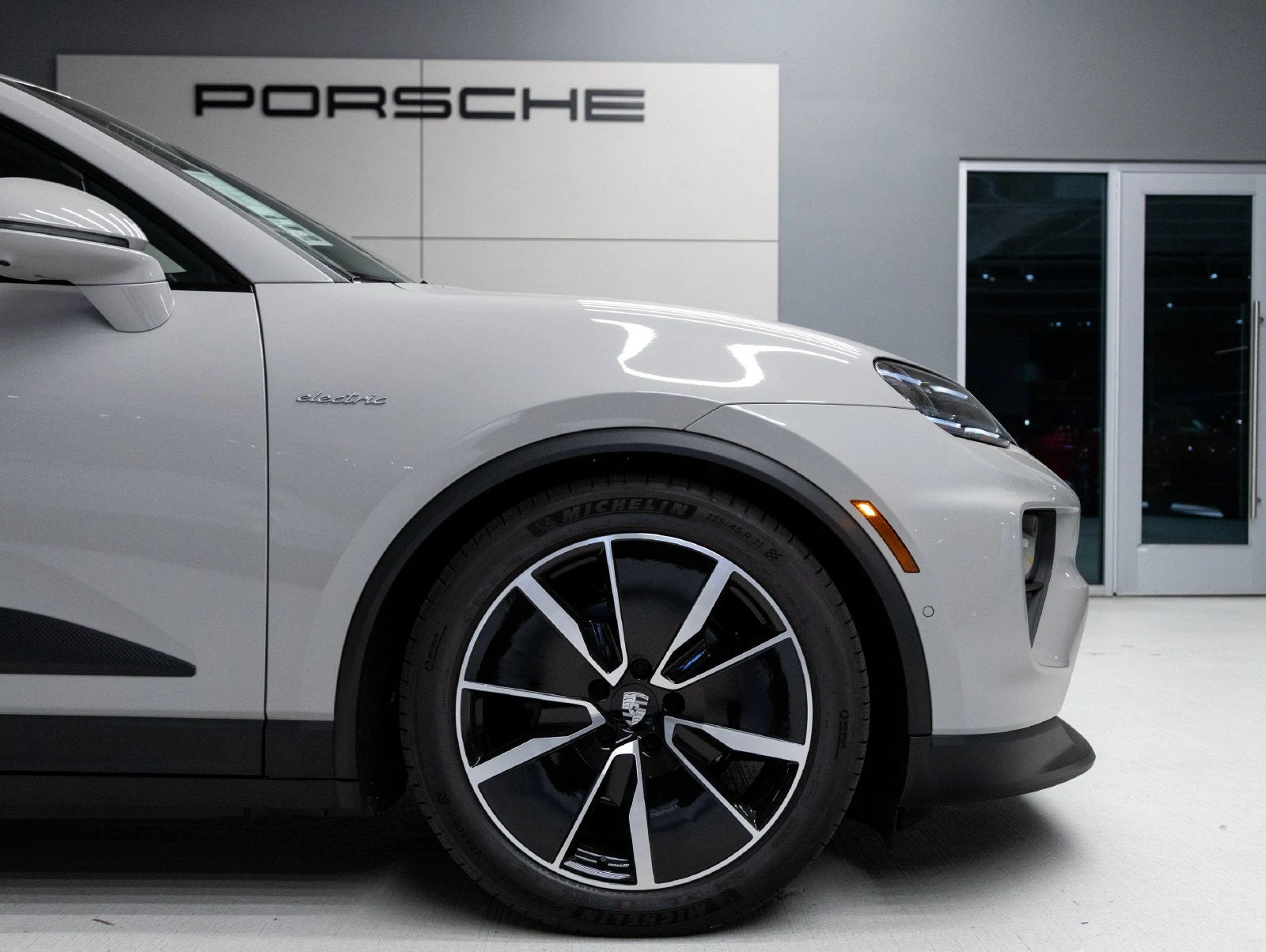 2026 Porsche Macan 4 Electric (XAB), 11/20